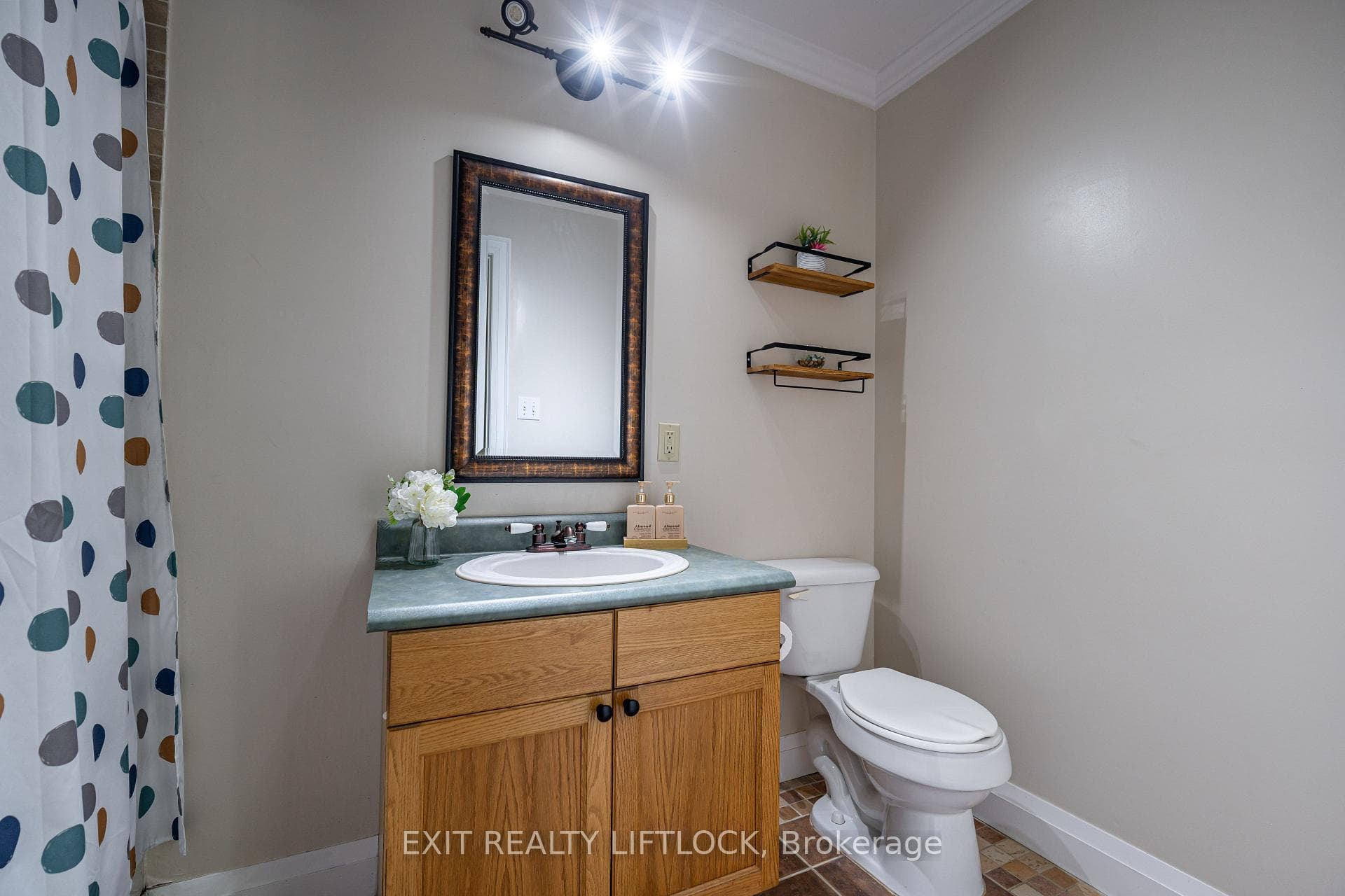 290 McClennan Drive photo 32
