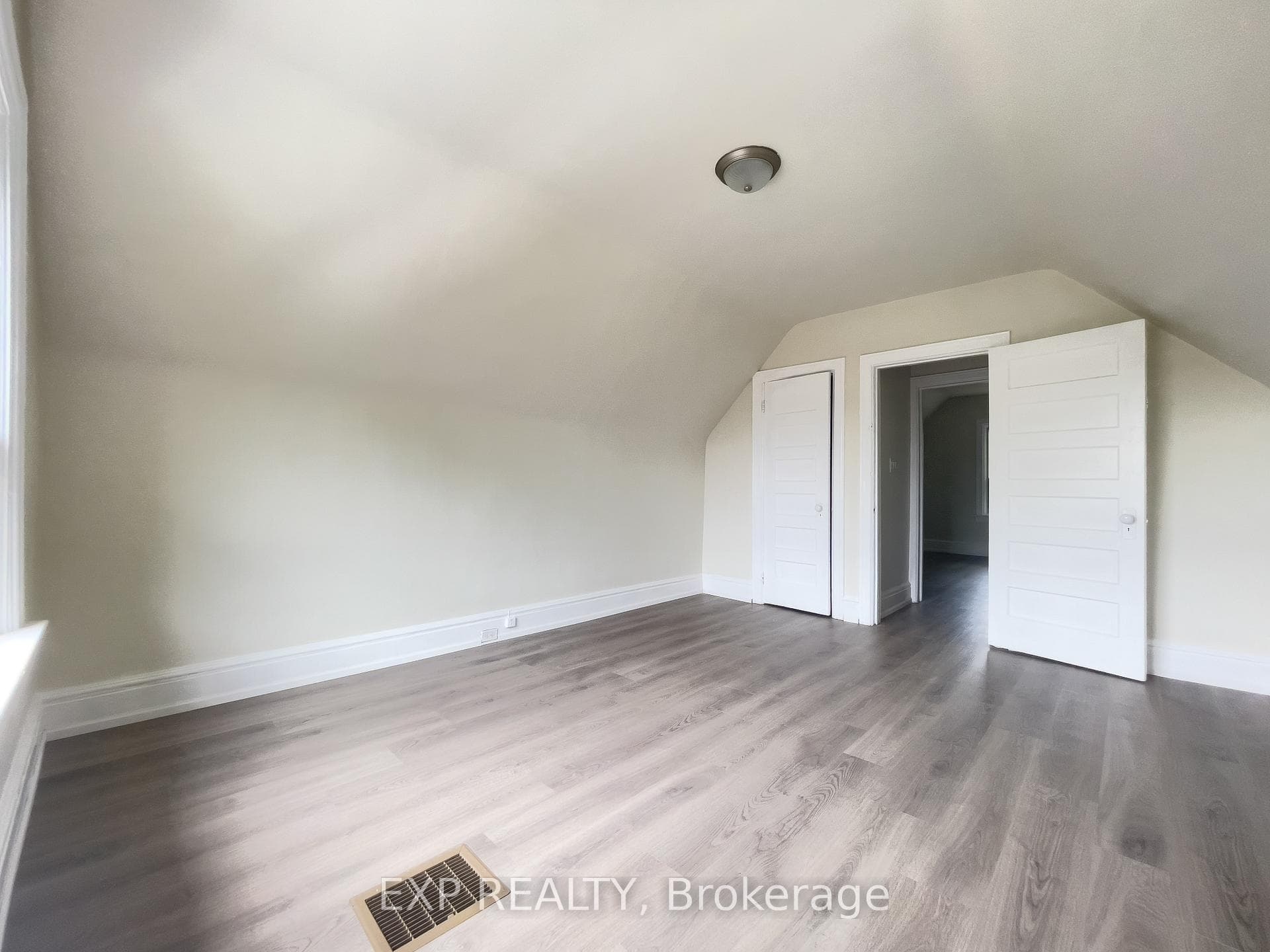 422 Clendenan Avenue photo 31