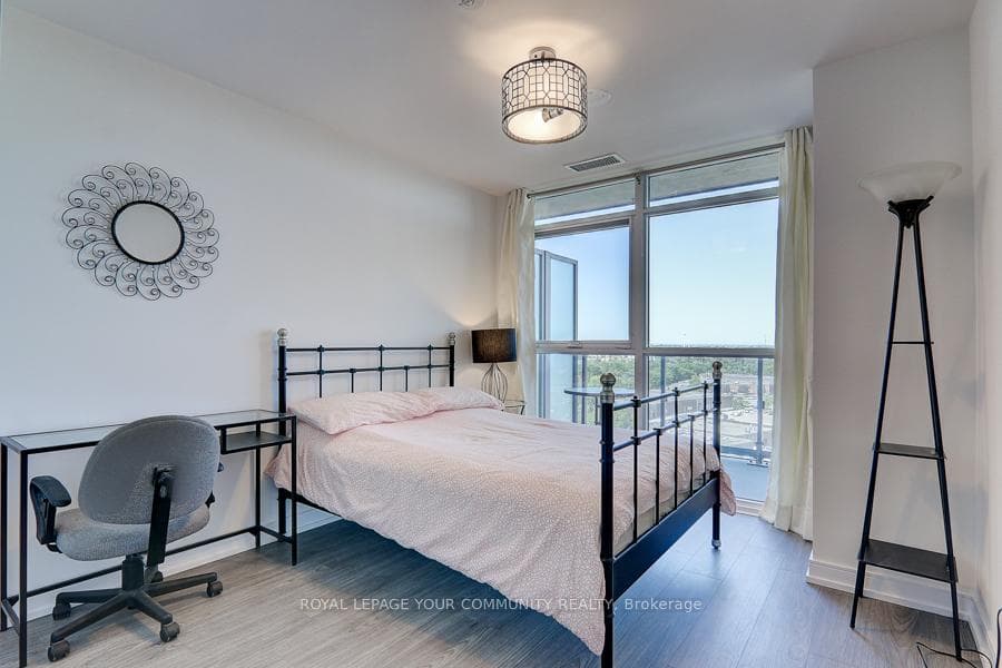 225 Village Green Square Unit 1010 photo 10