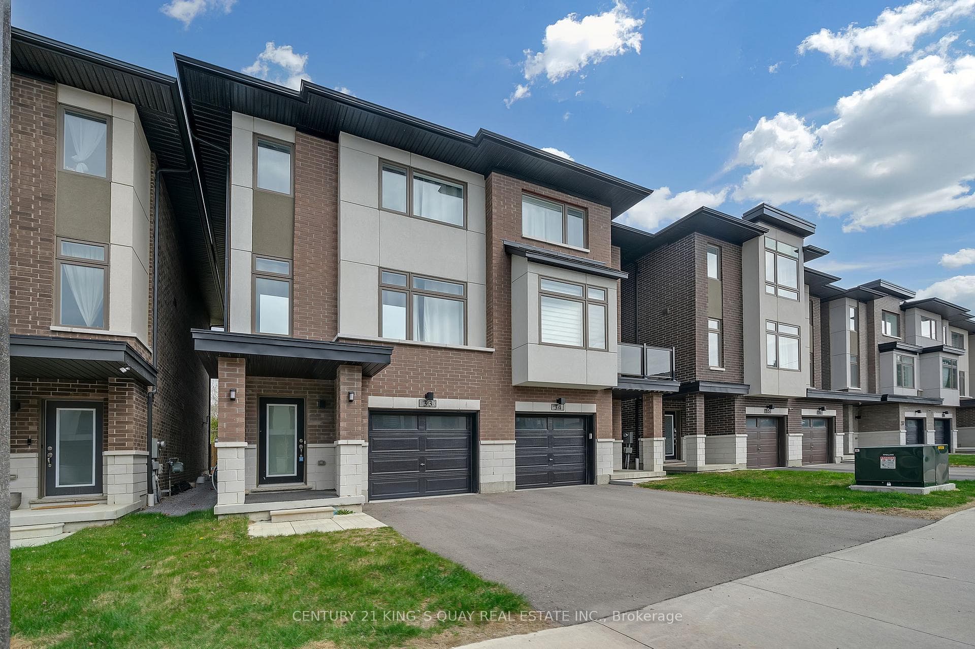 250 Finch Avenue Unit 33 photo 2