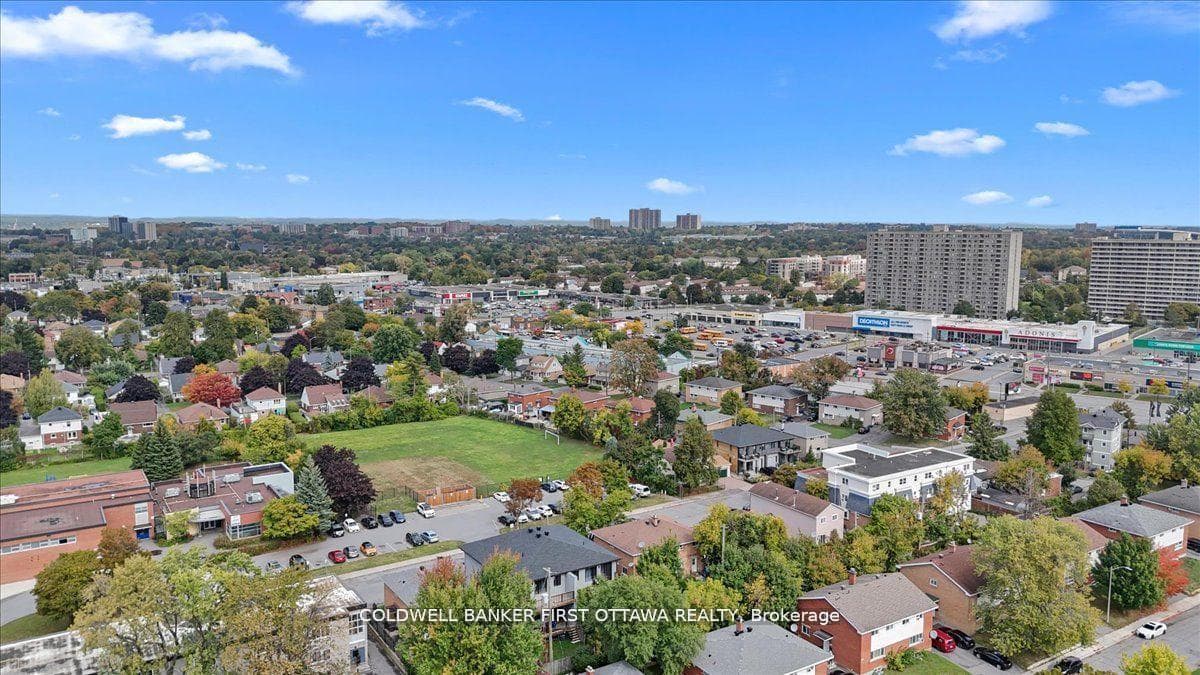560 QUEEN MARY Street photo 45