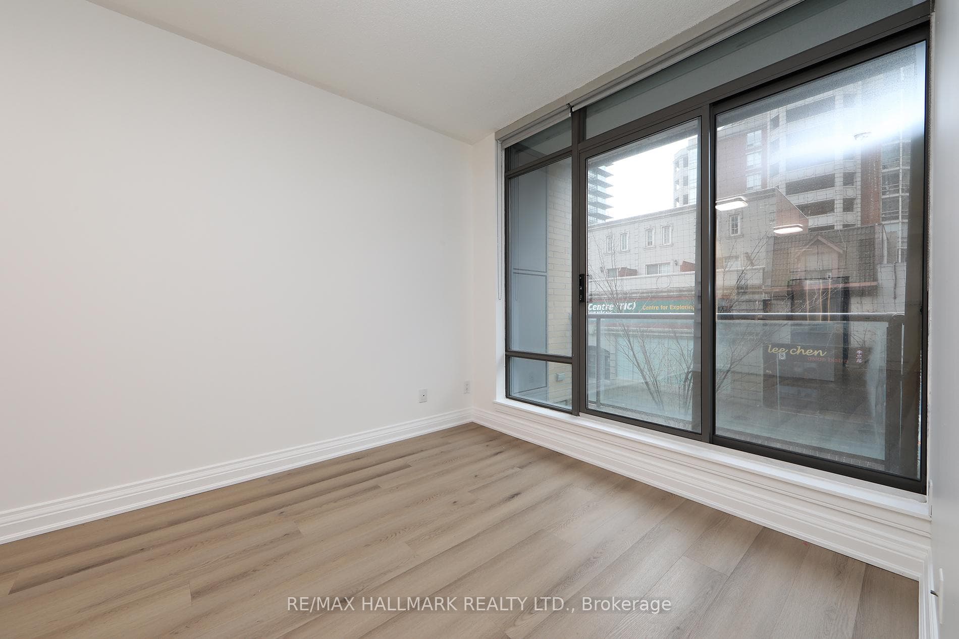 18 Yorkville Avenue Unit 214 photo 17