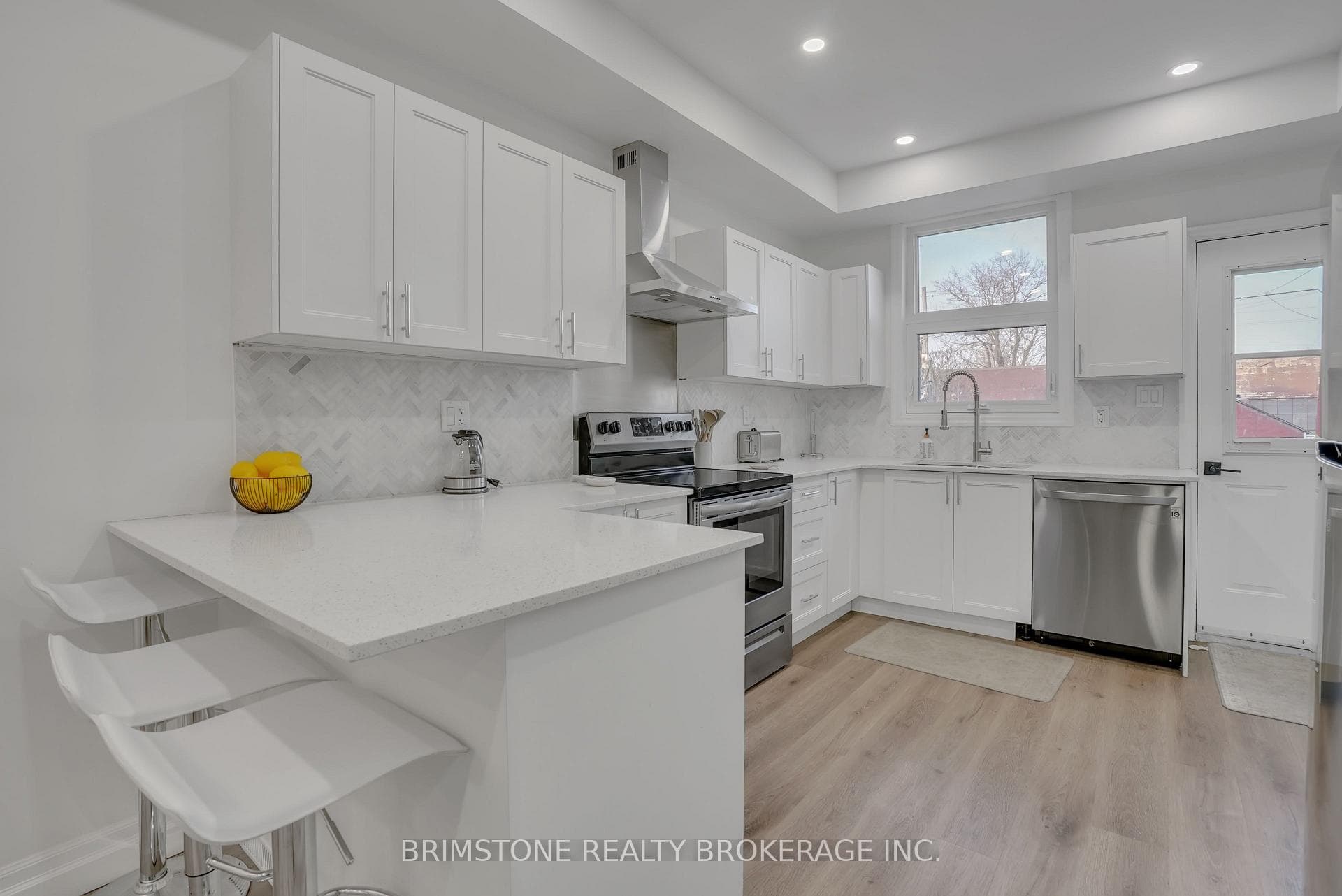 130 Mulock Avenue photo 6