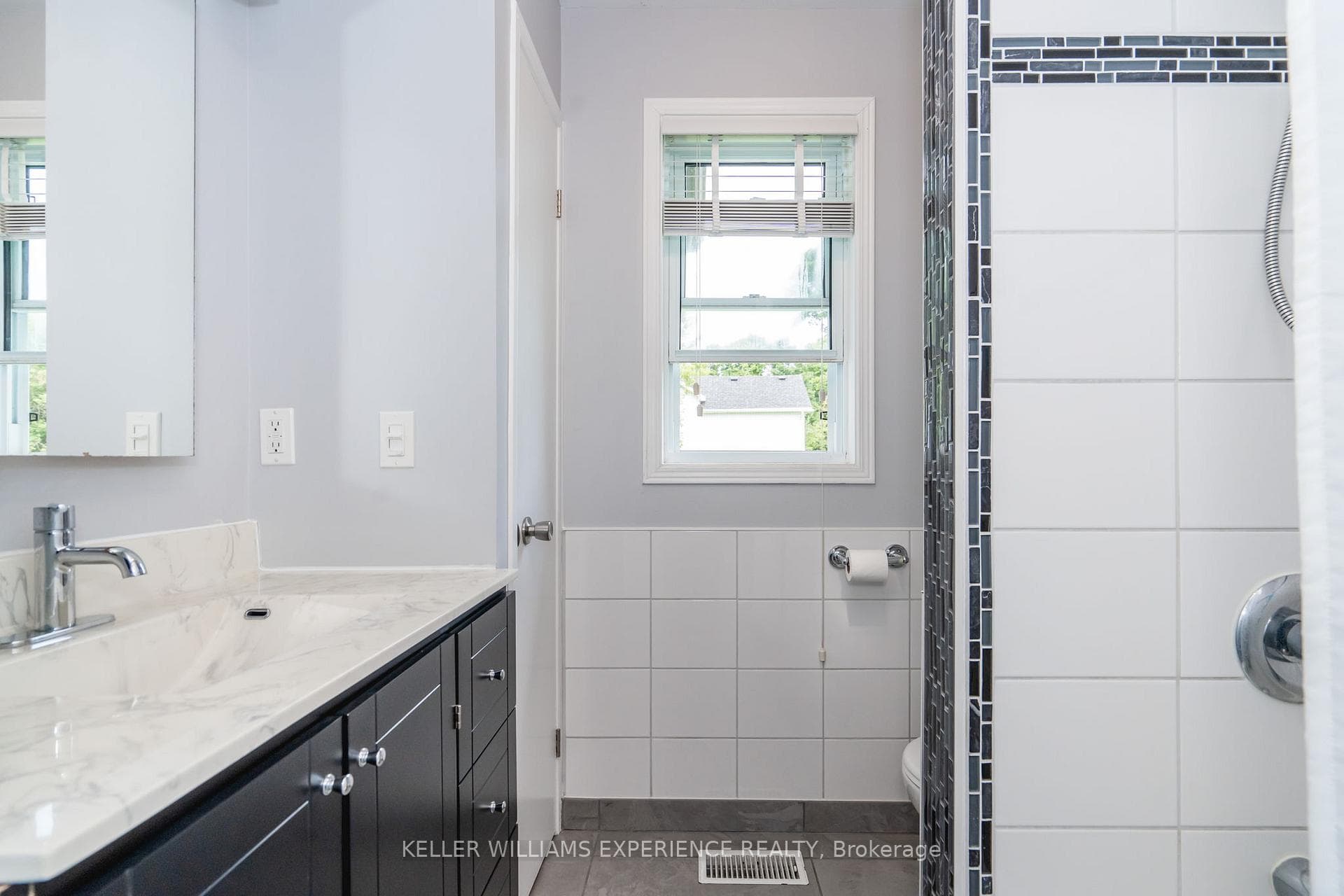 1217 Old Barrie Road photo 12