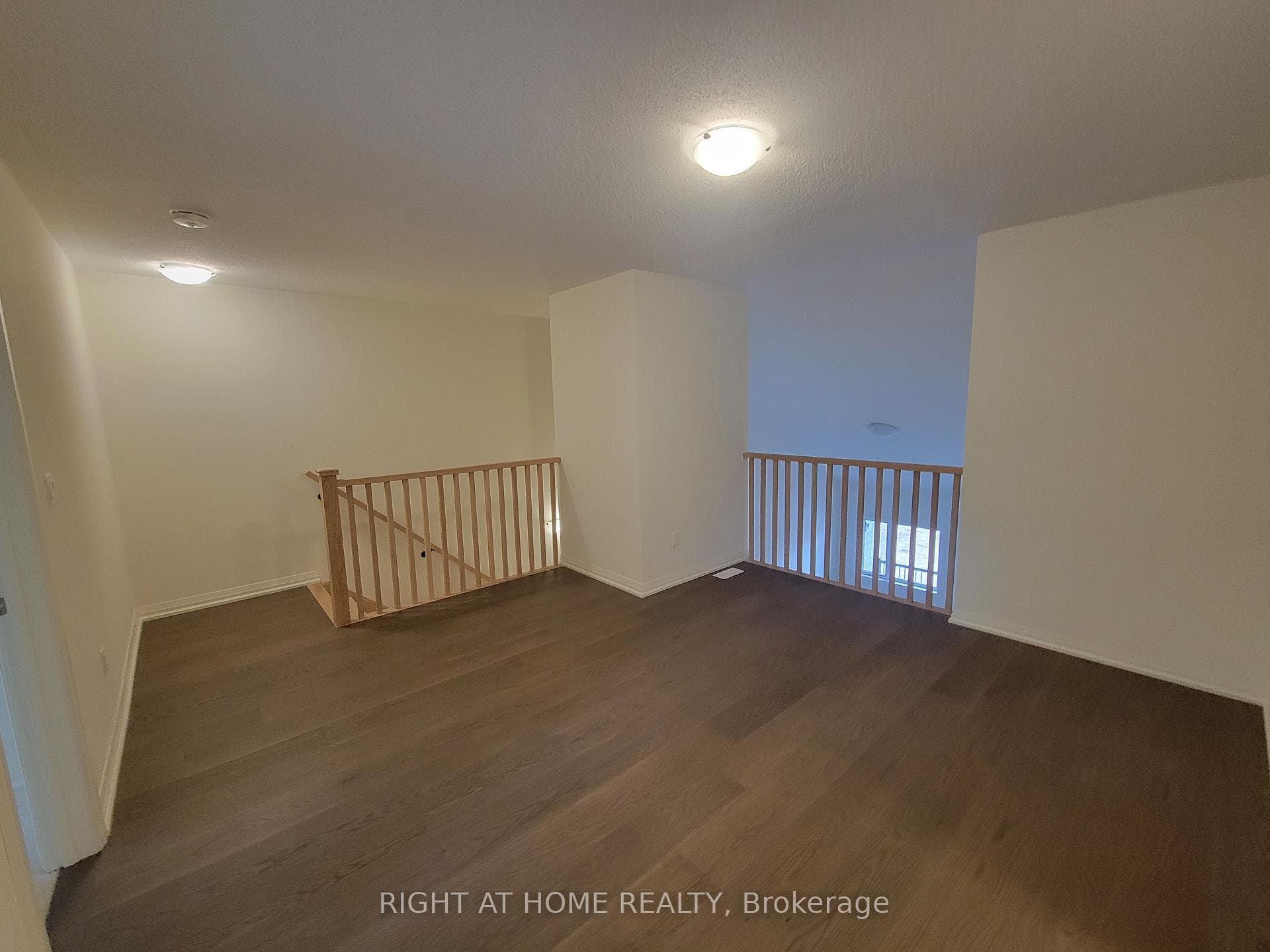 Upstairs - Loft "Den"