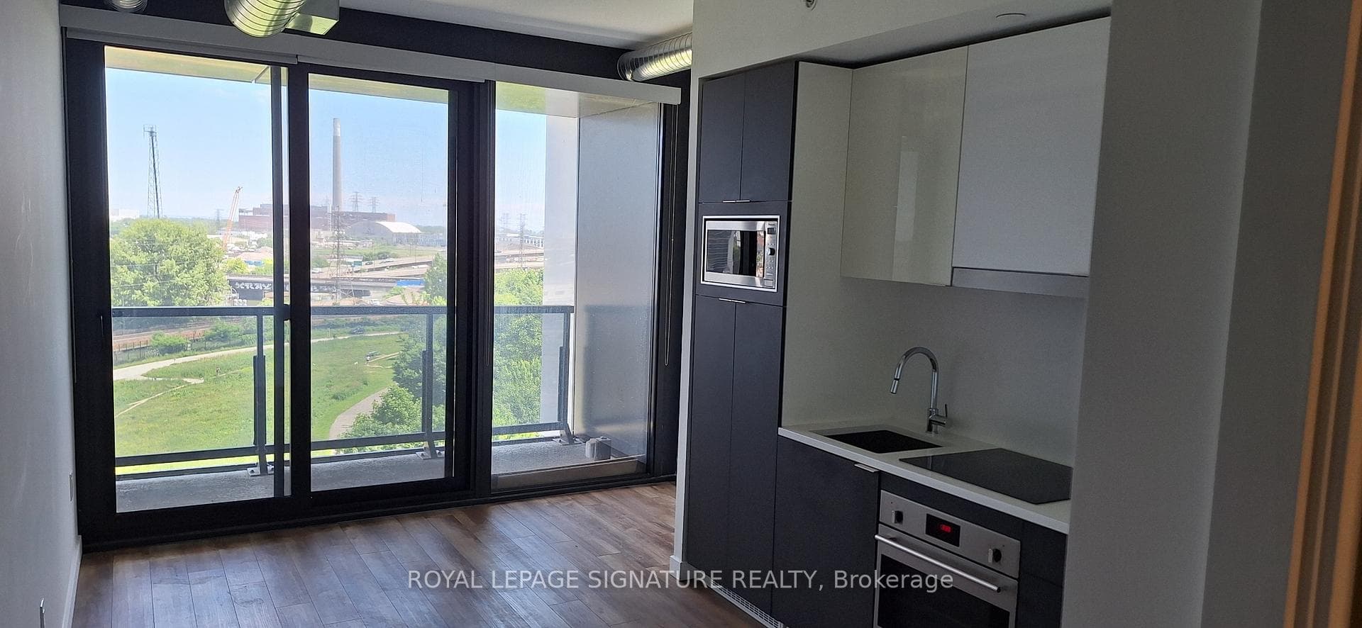 170 Bayview Avenue Unit 819 photo 3