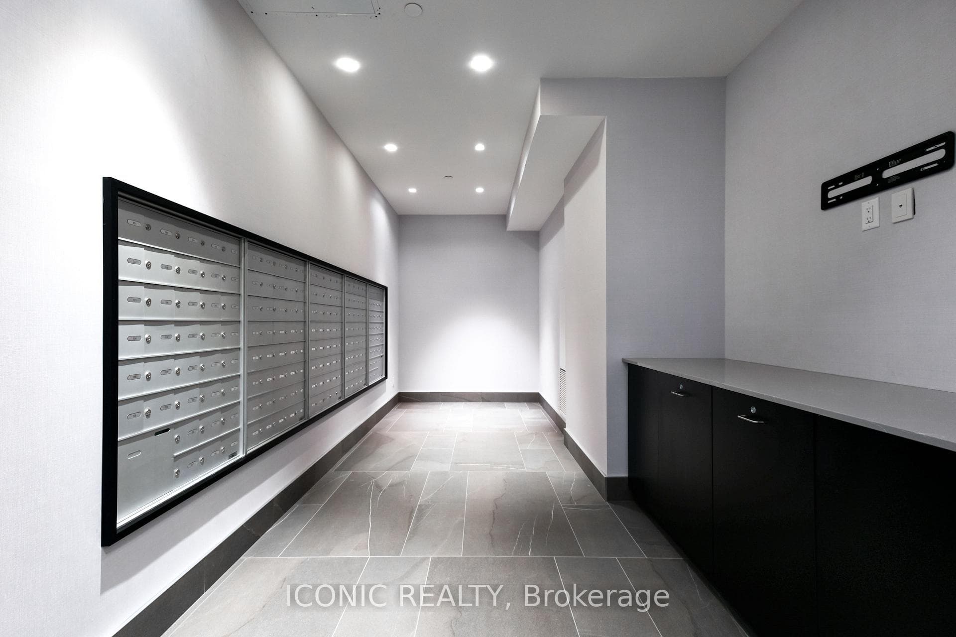 681 Yonge Street Unit 525 photo 11
