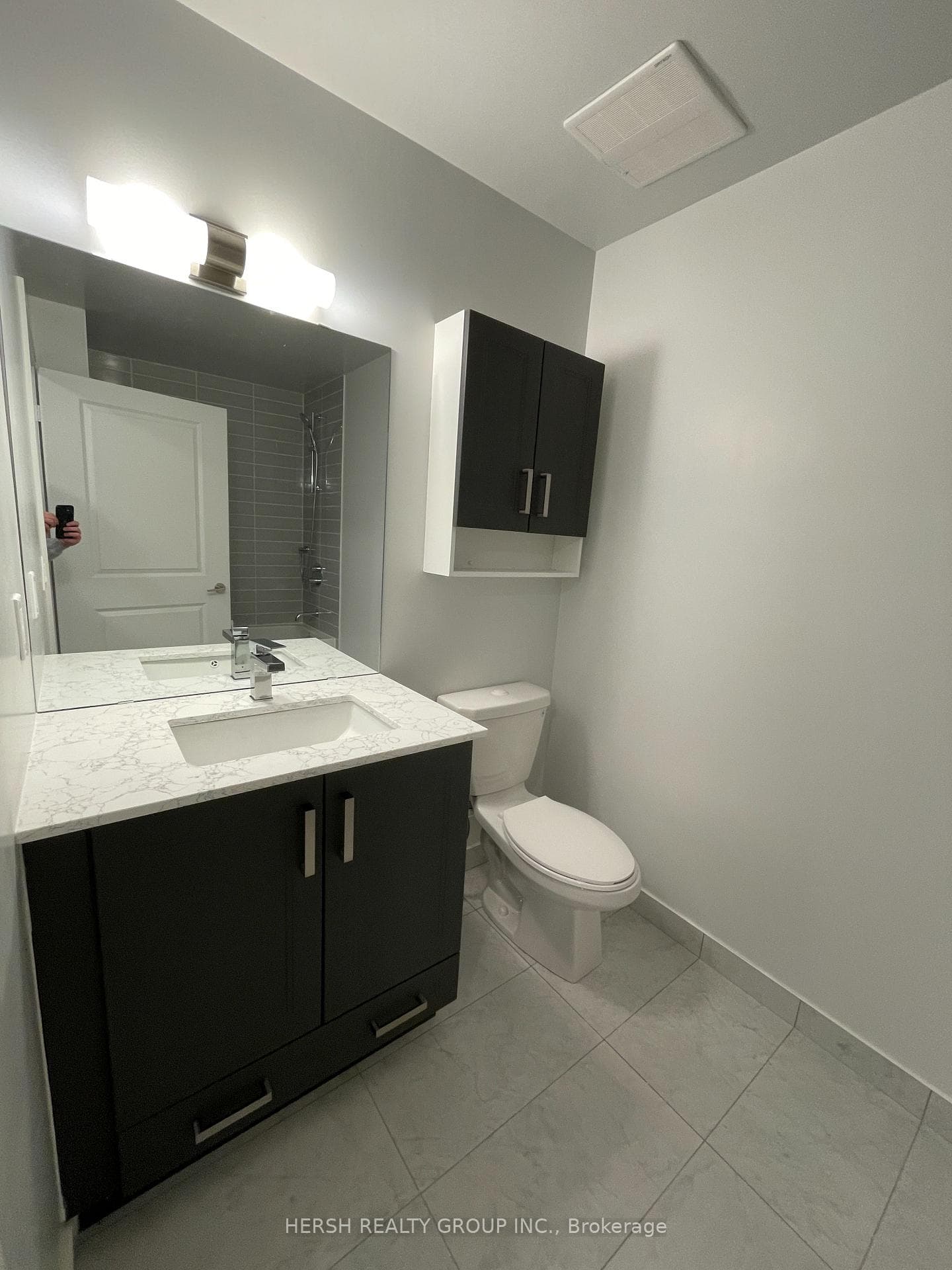 10 MEADOWGLEN Place Unit 1104 photo 4