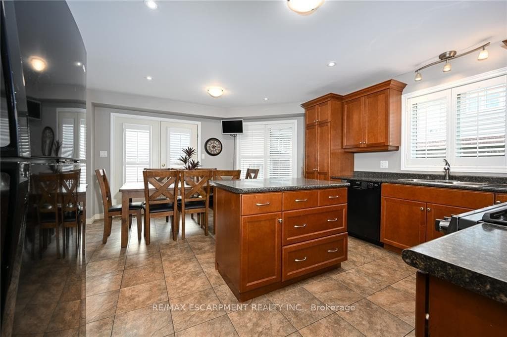 12 Jolliet Street photo 10