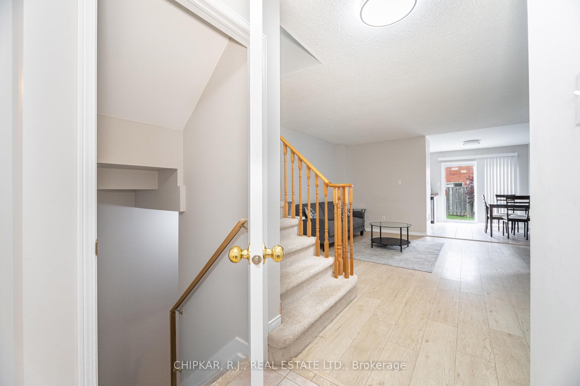 1280 Foxglove Place photo 24