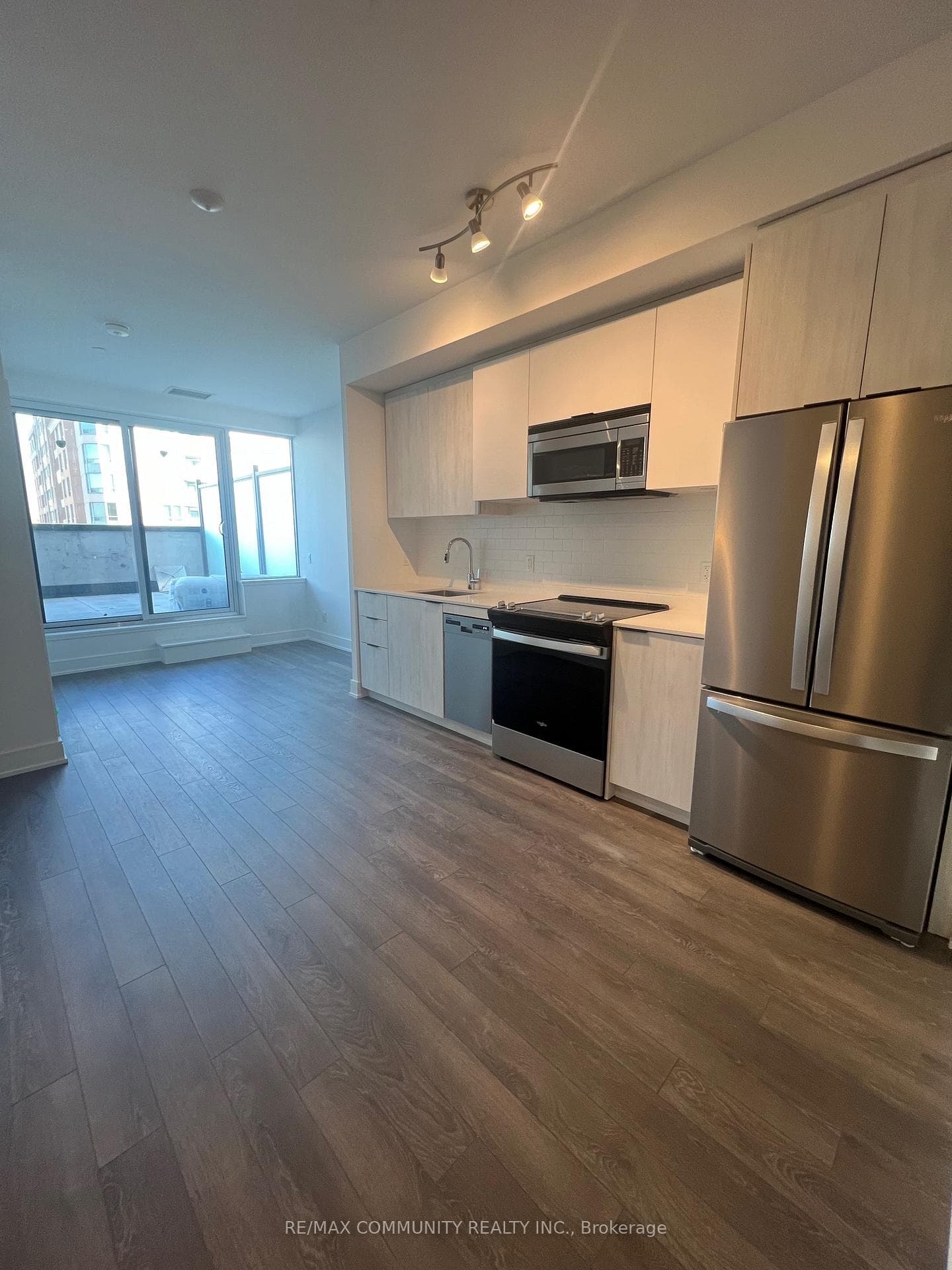 1350 Ellesmere Road Unit 805 photo 4