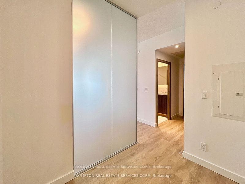 27 McMahon Drive Unit 1808 photo 14