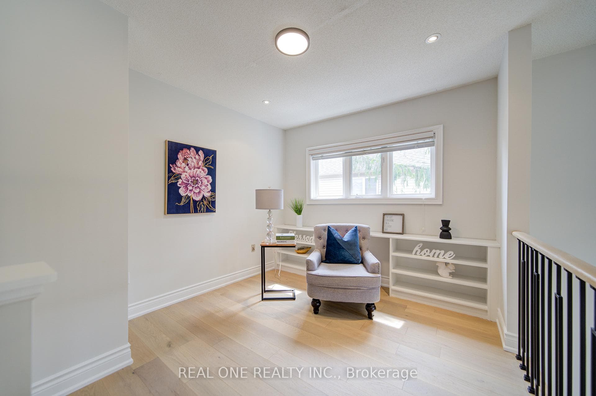 44 MEADOWLANDS Boulevard photo 31