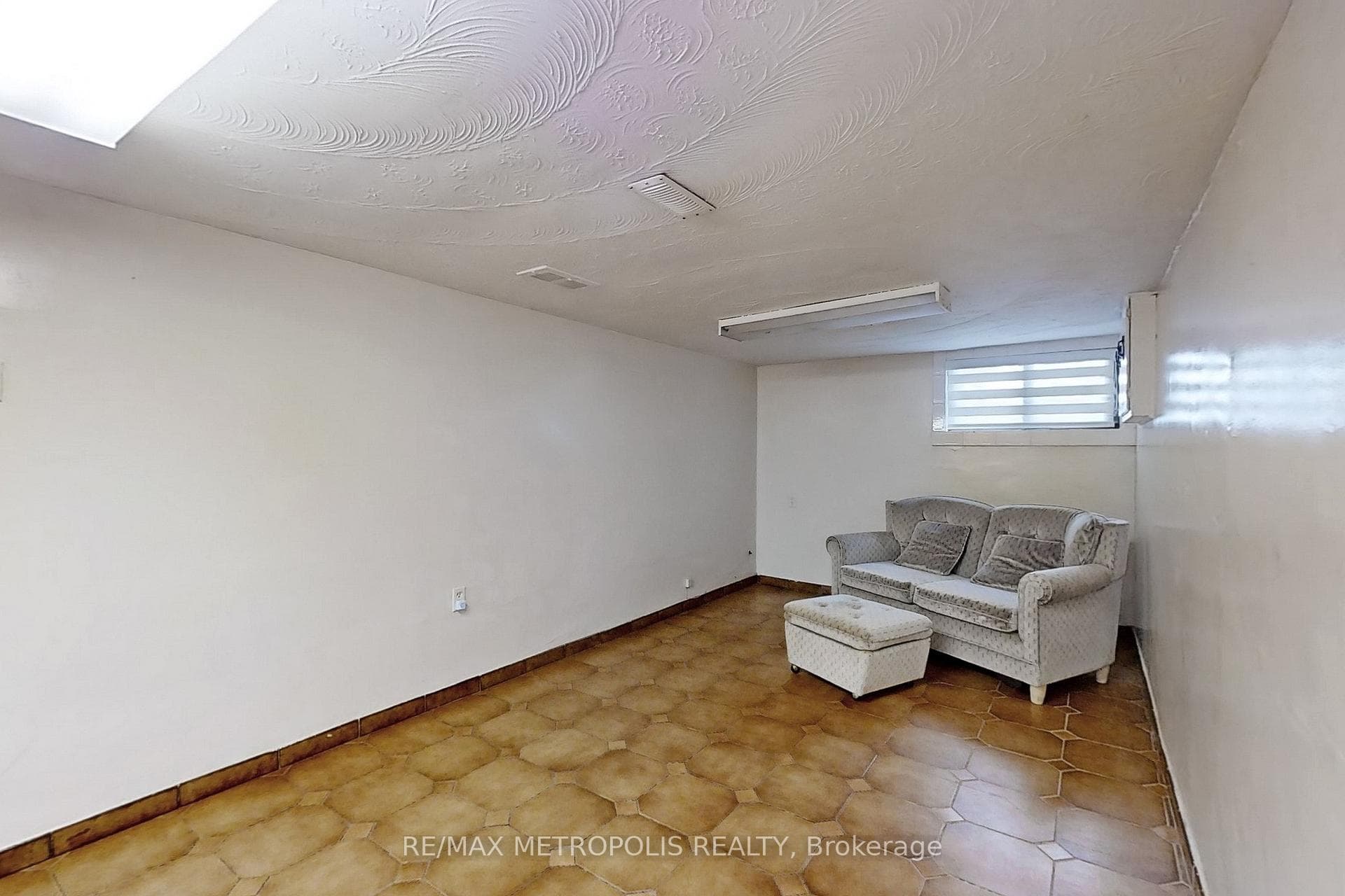 166 Harvie Avenue photo 24