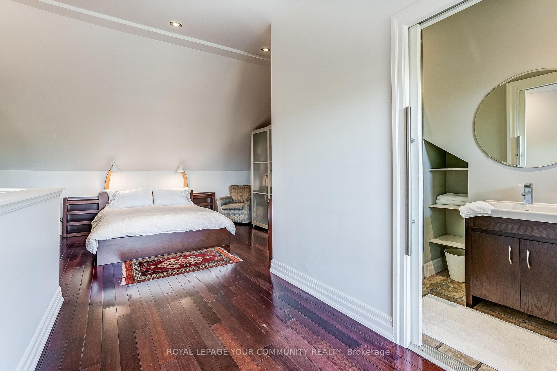 13 Howland Road photo 31