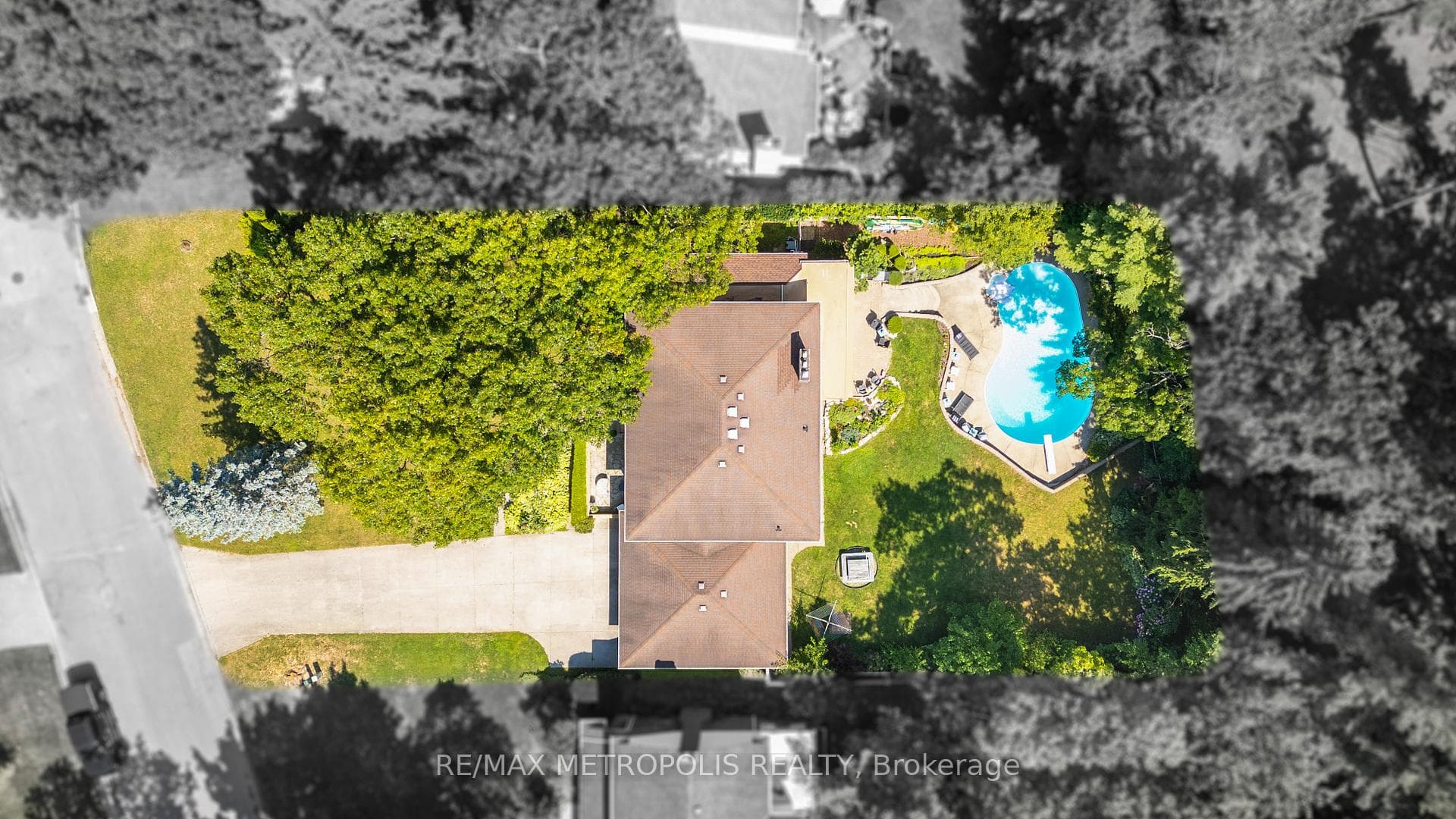 823 Tudor Close photo 3