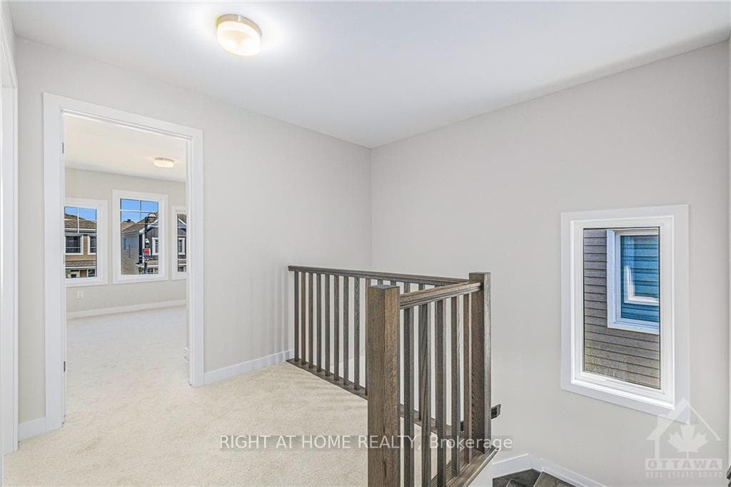 68 HACKAMORE Crescent photo 13