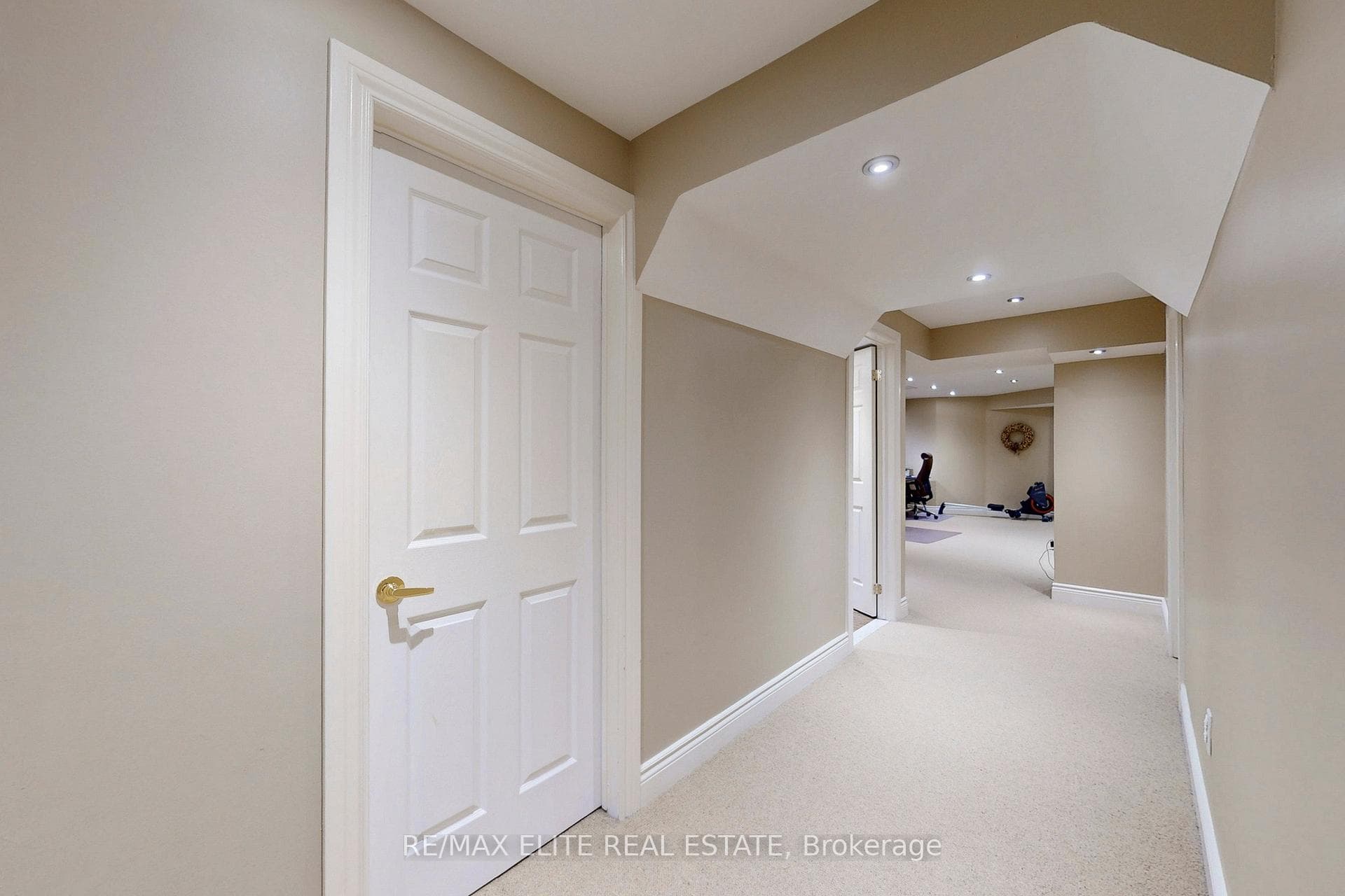 112 Westbury Court photo 33