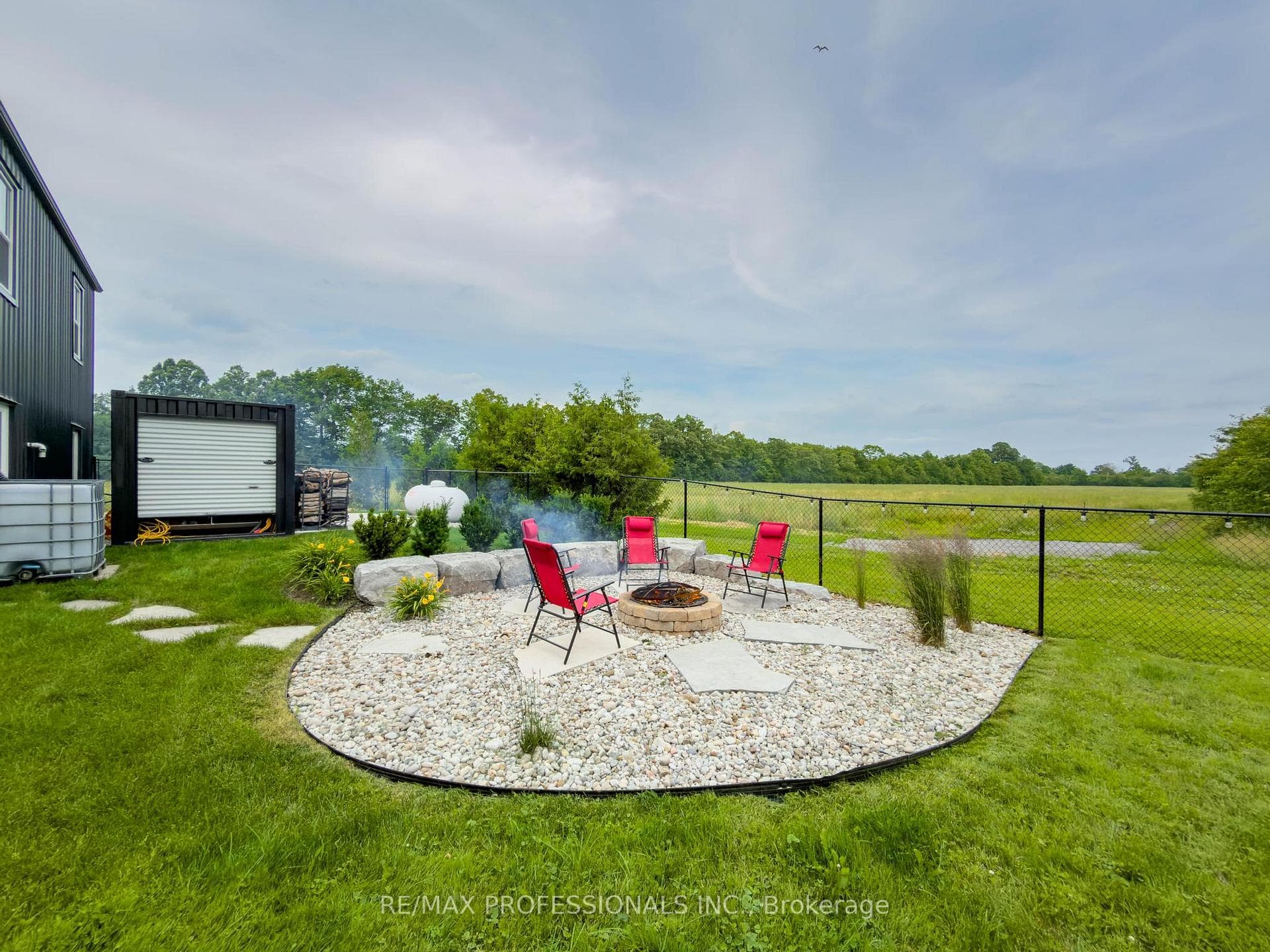 1744 Ridgemount Road photo 34