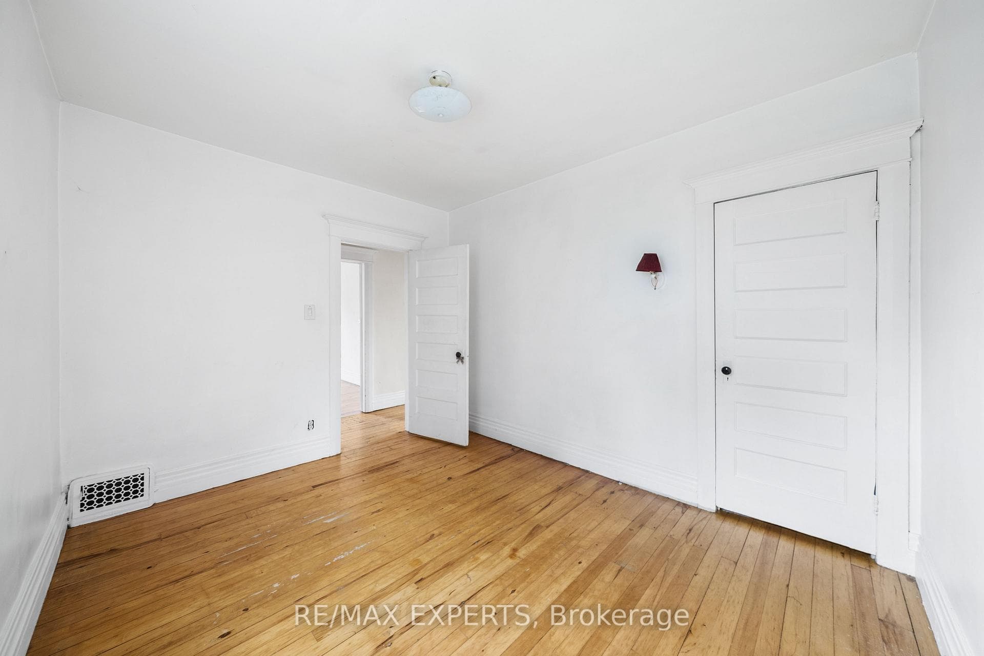 54 Tiffin Street photo 18