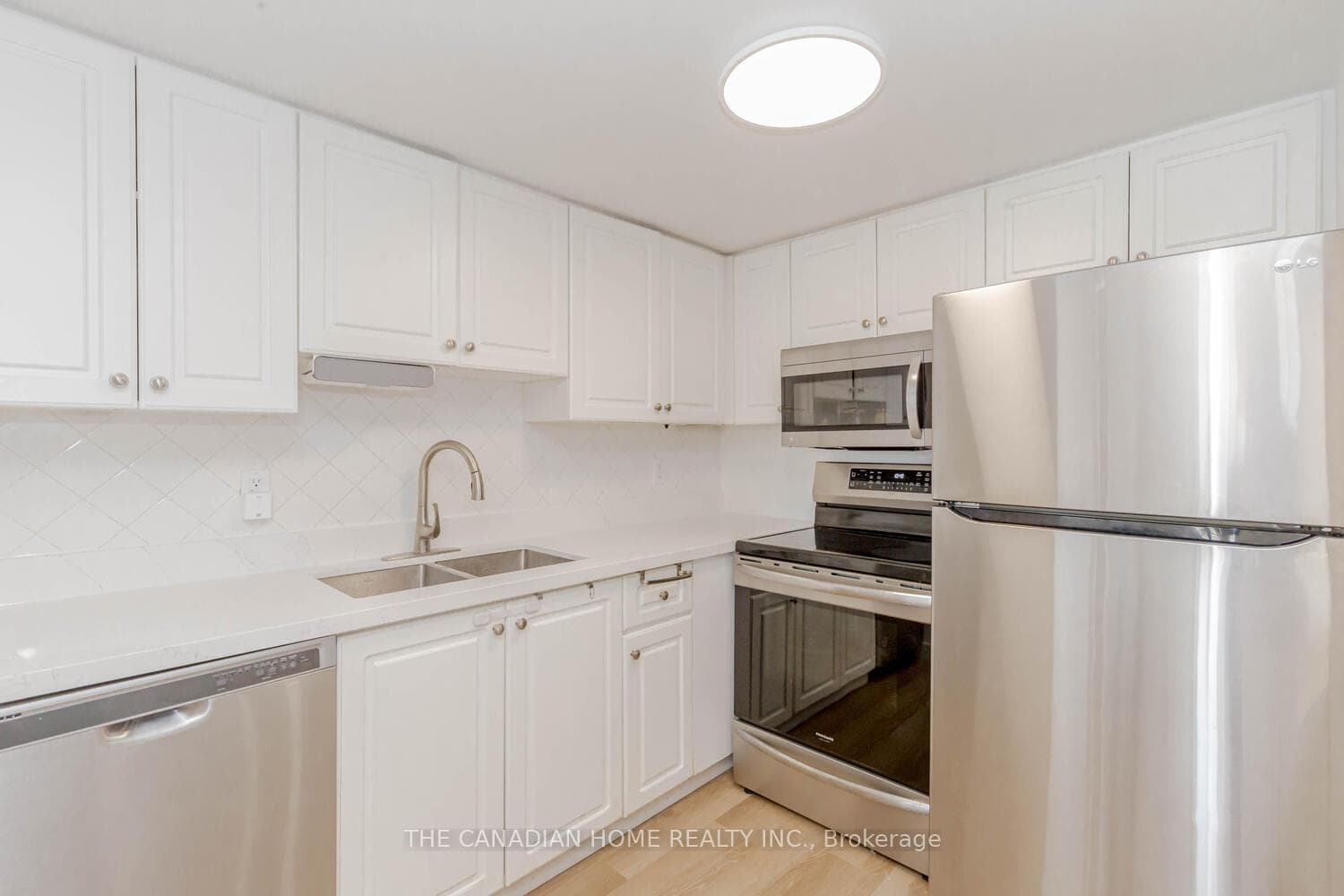 160 WELLINGTON Street Unit 205 photo 8
