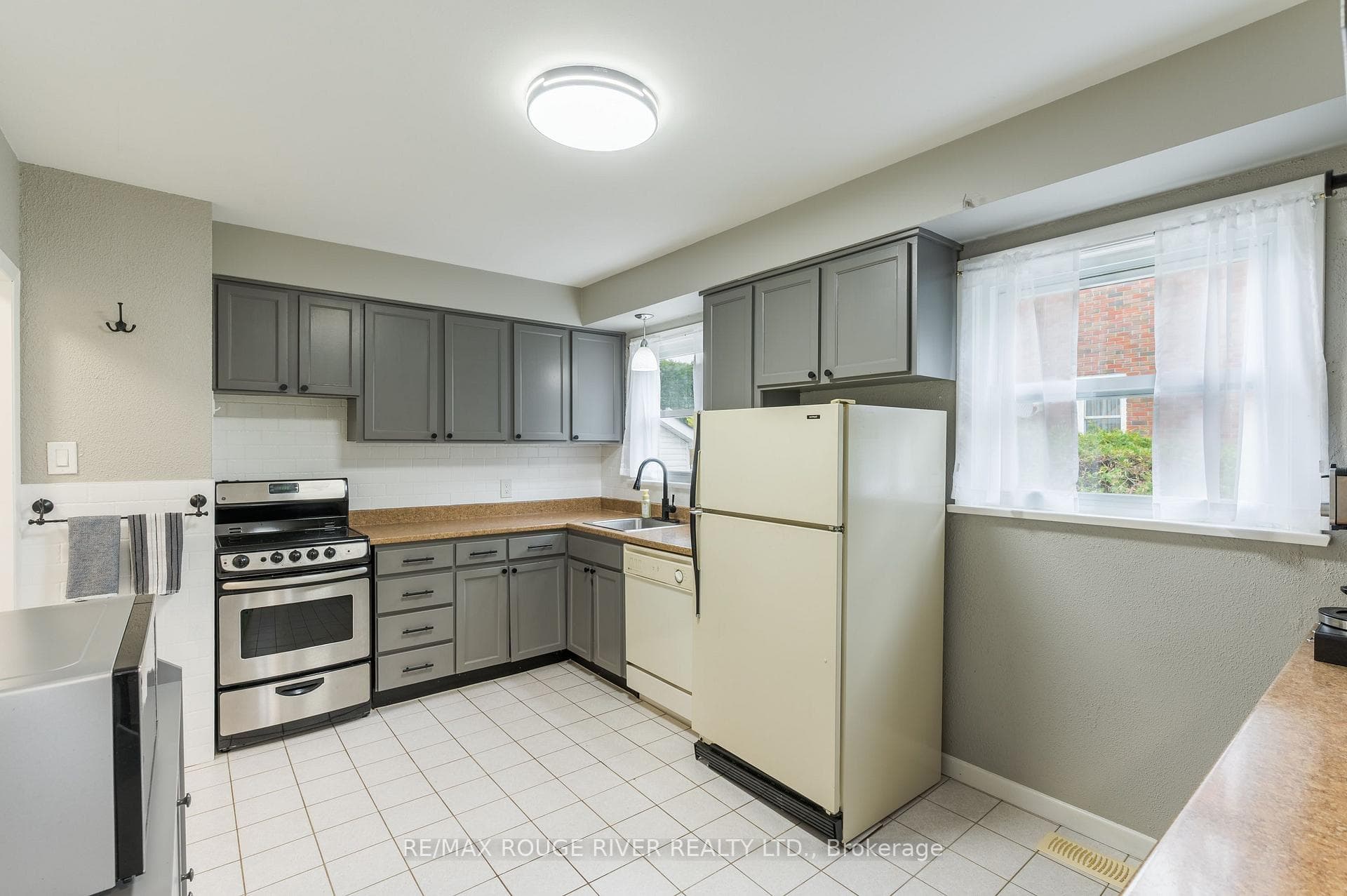 36 Kawartha Drive photo 7