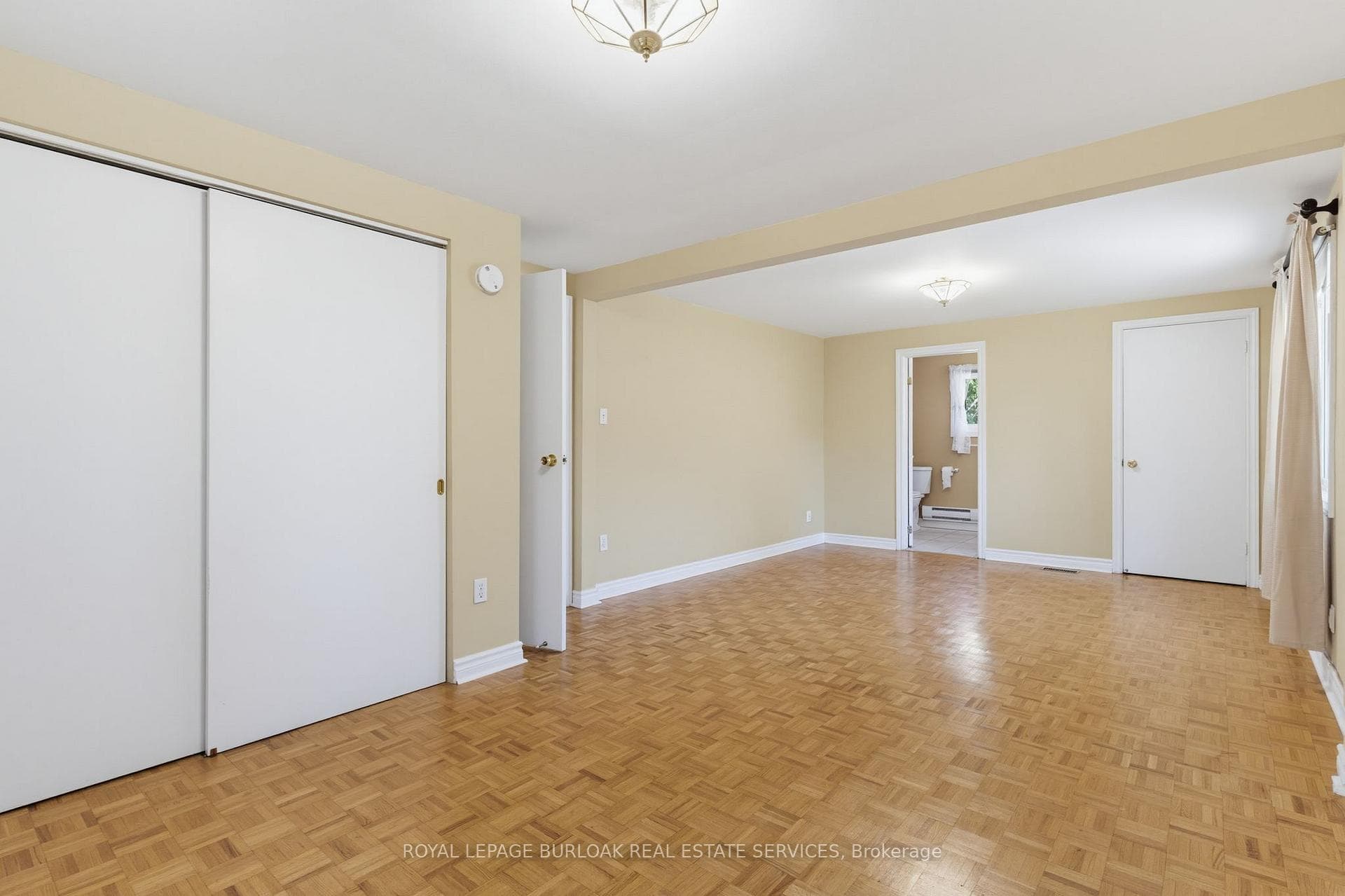 304 Oakwood Court photo 26