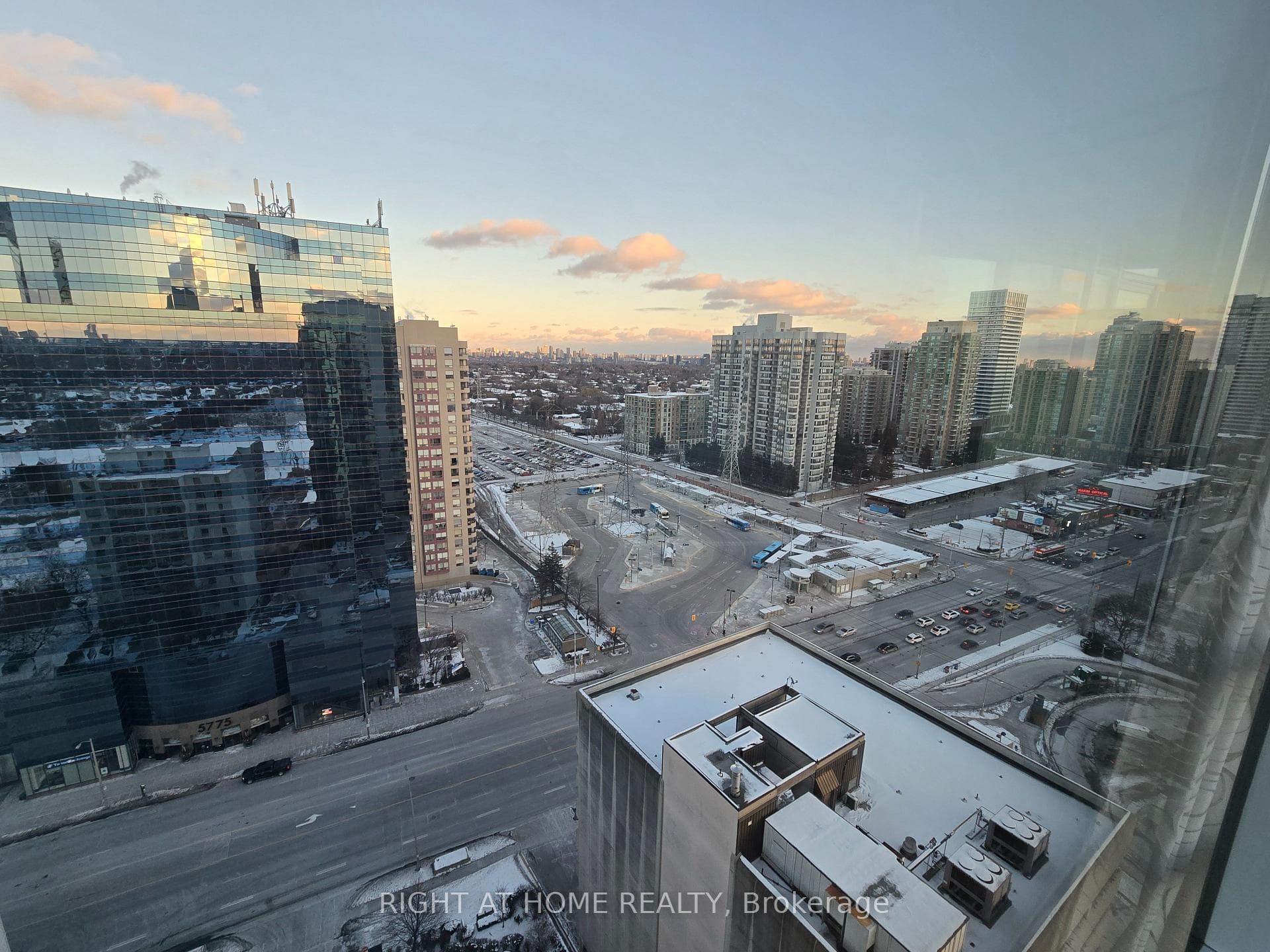 5740 Yonge Street Unit 2108 photo 4