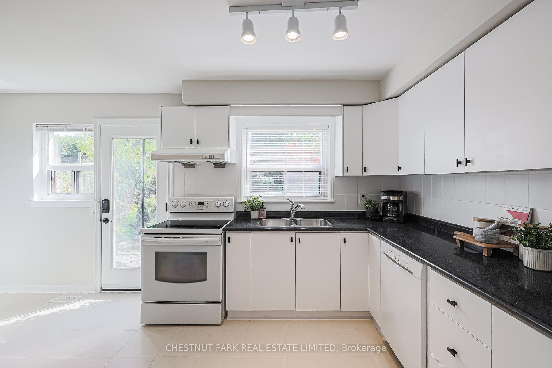 39 Aldergrove Avenue photo 11