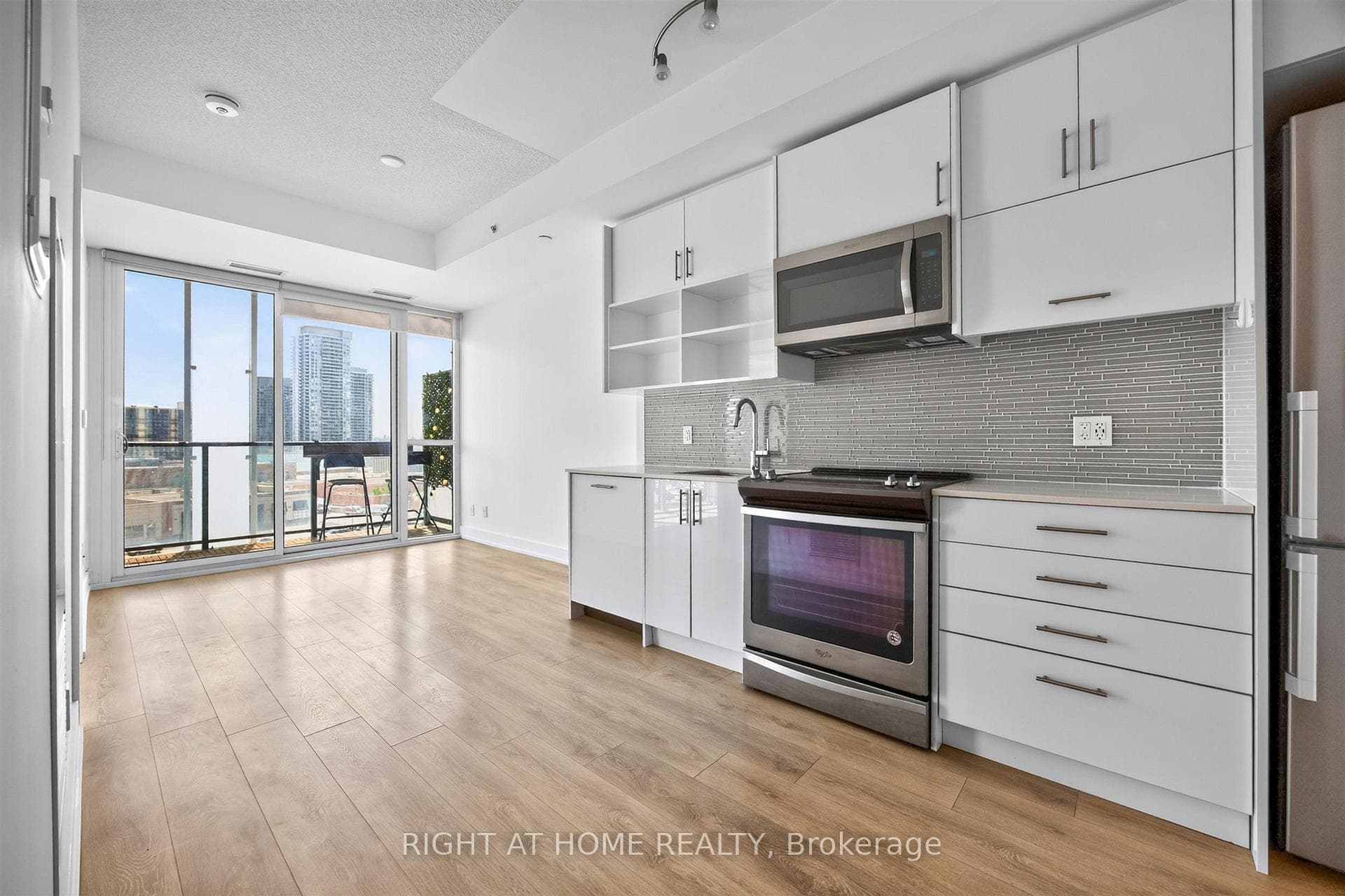 128 Fairview Mall Drive Unit 712 photo 1