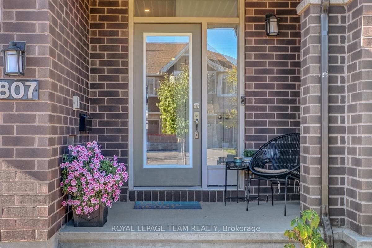 807 Clapham Terrace photo 4