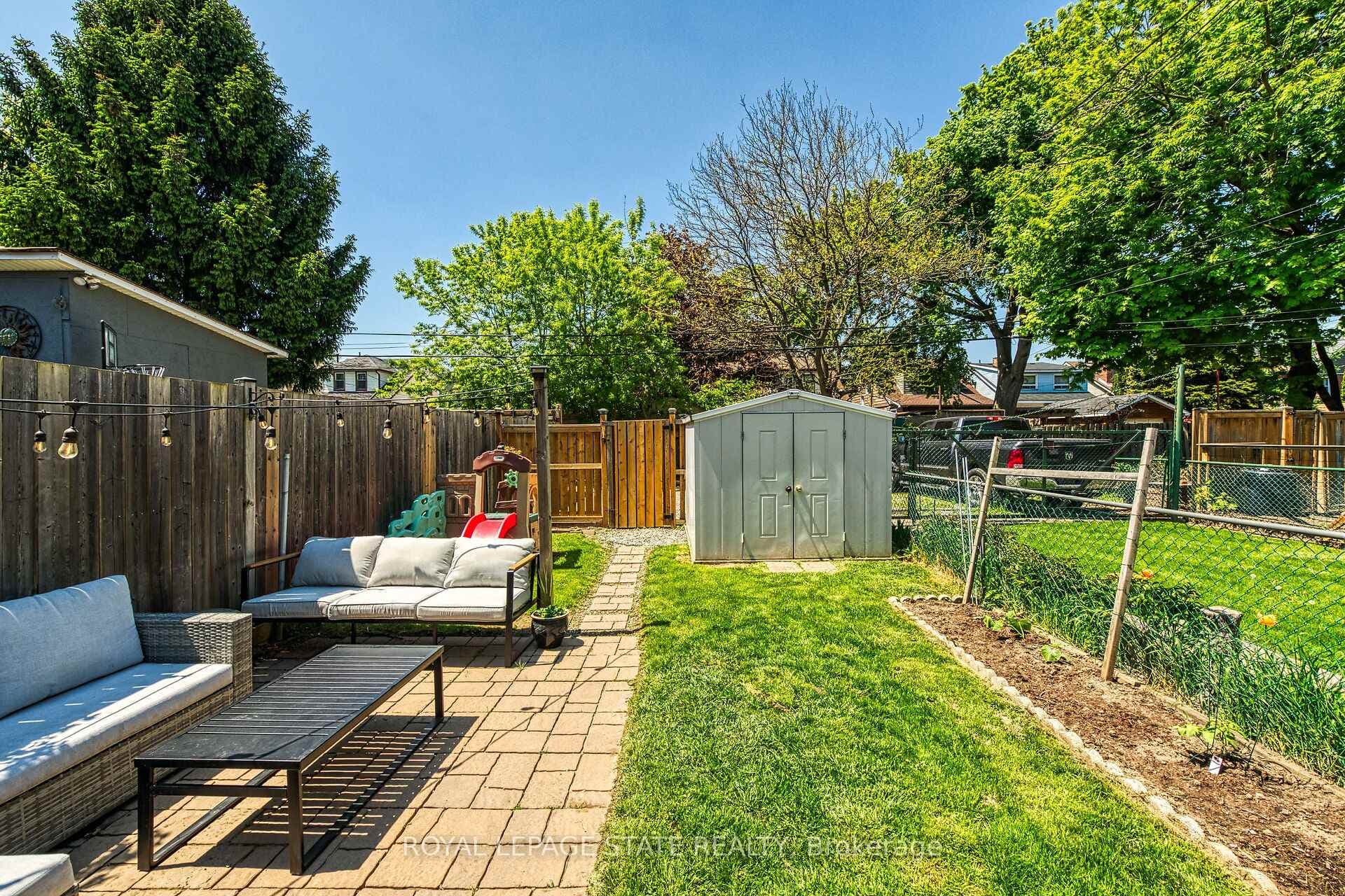 105 Grosvenor Avenue photo 35