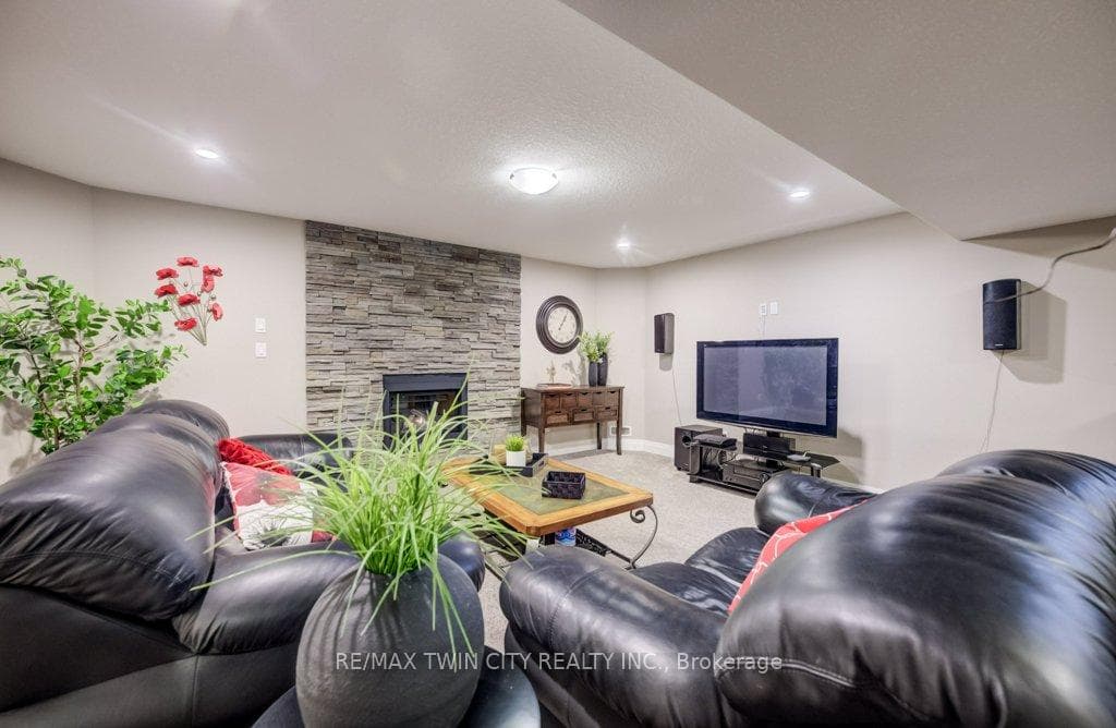 92 Kropf Drive photo 40