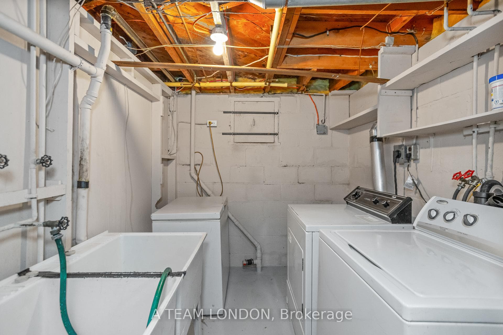 1871 Parkhurst Avenue photo 24