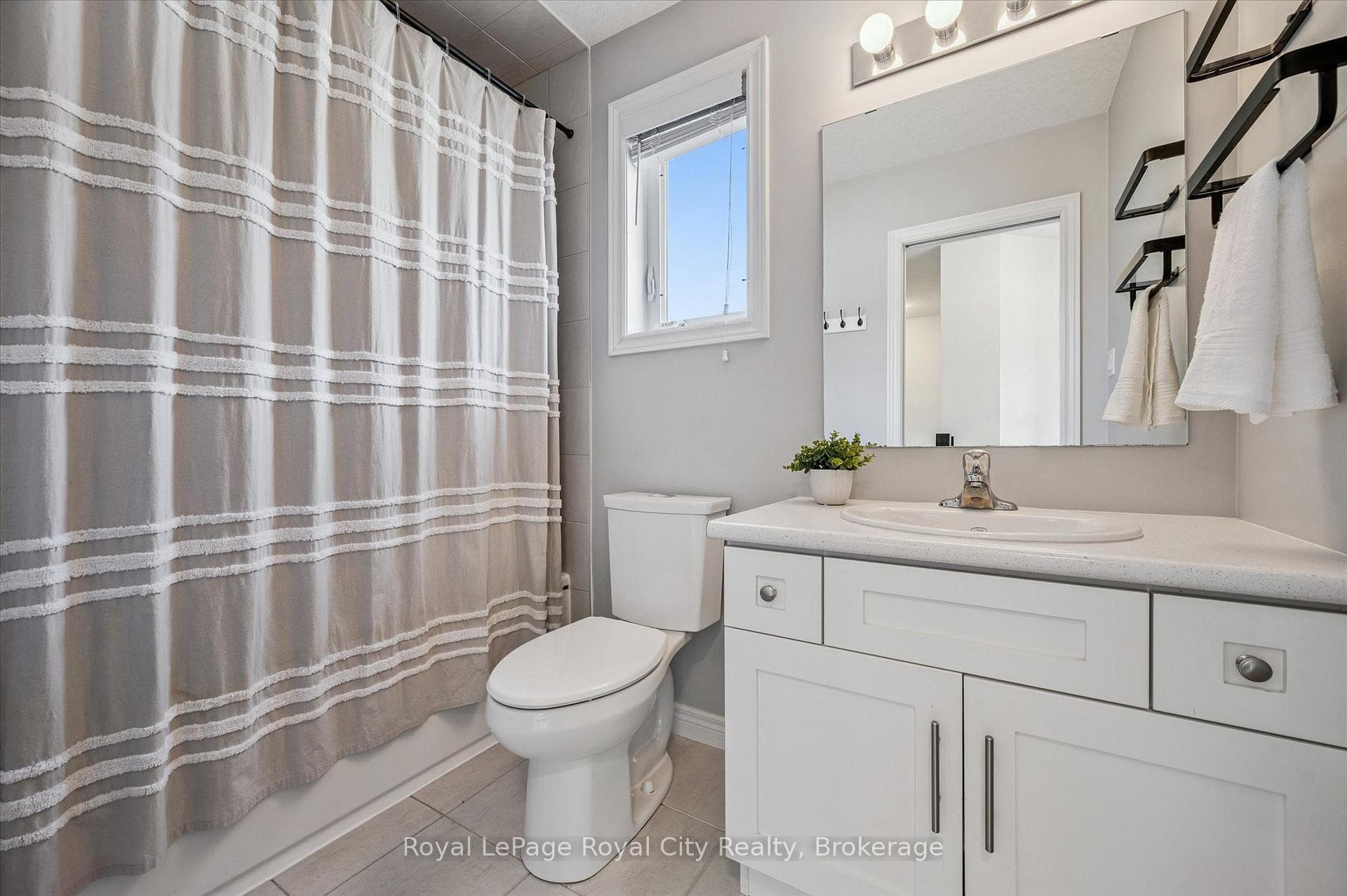 82 John Brabson Crescent photo 26