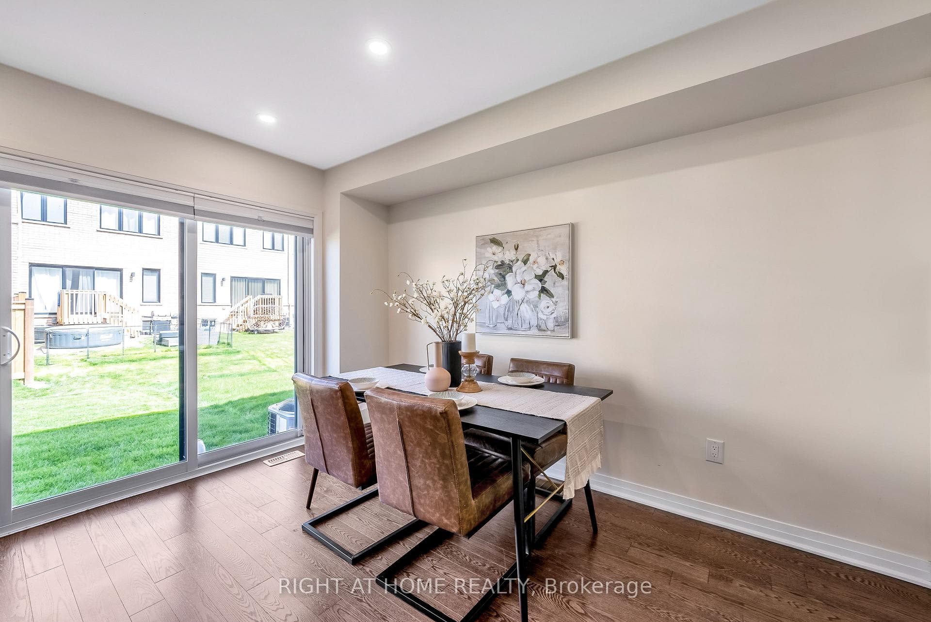 43 Caspian Square photo 9