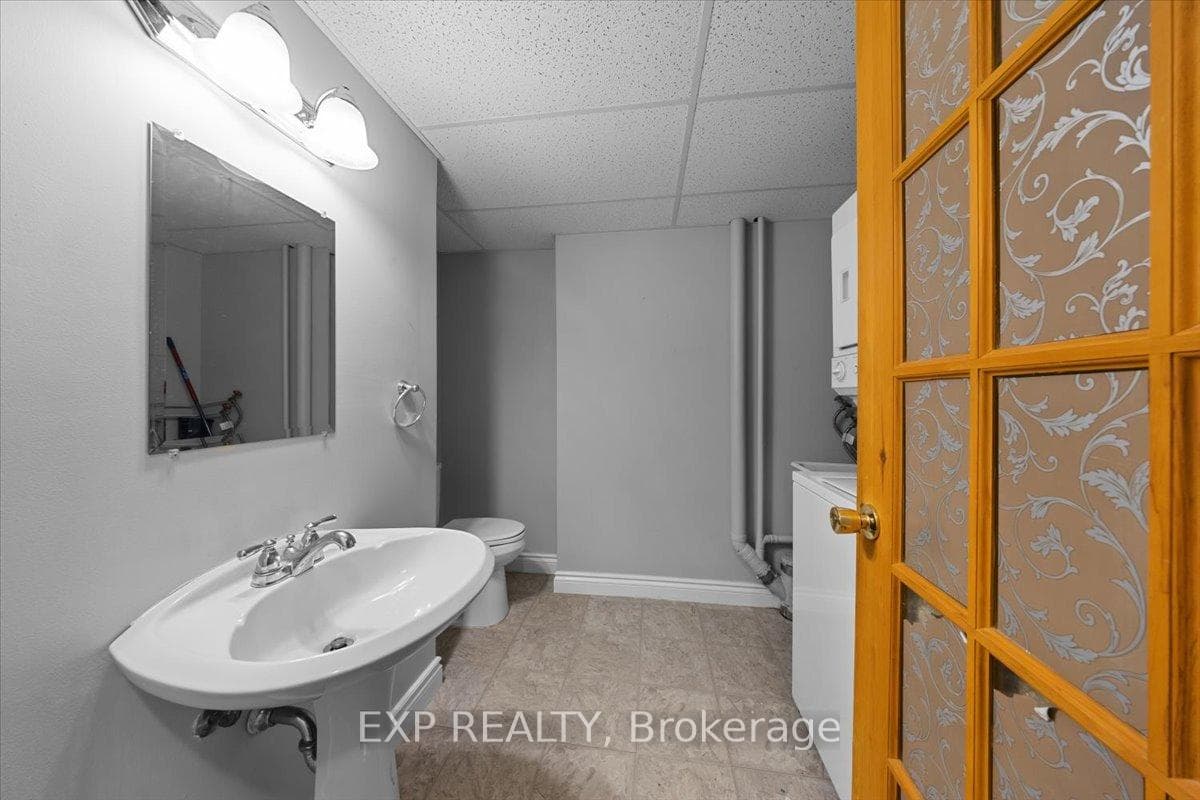 140 Castlegreen Private photo 16