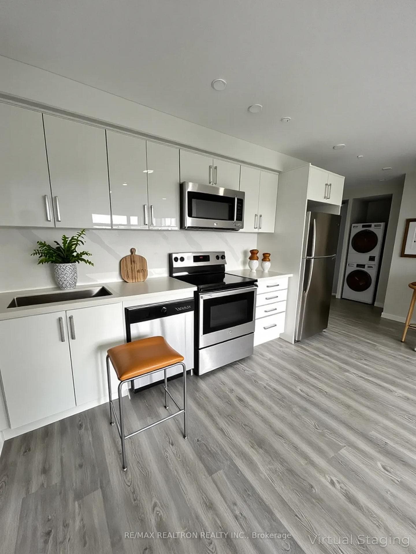 15 Walmer Road Unit 302 photo 3