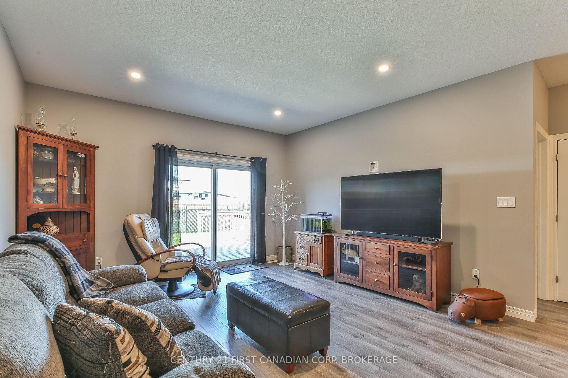 283 Boyd Boulevard photo 14