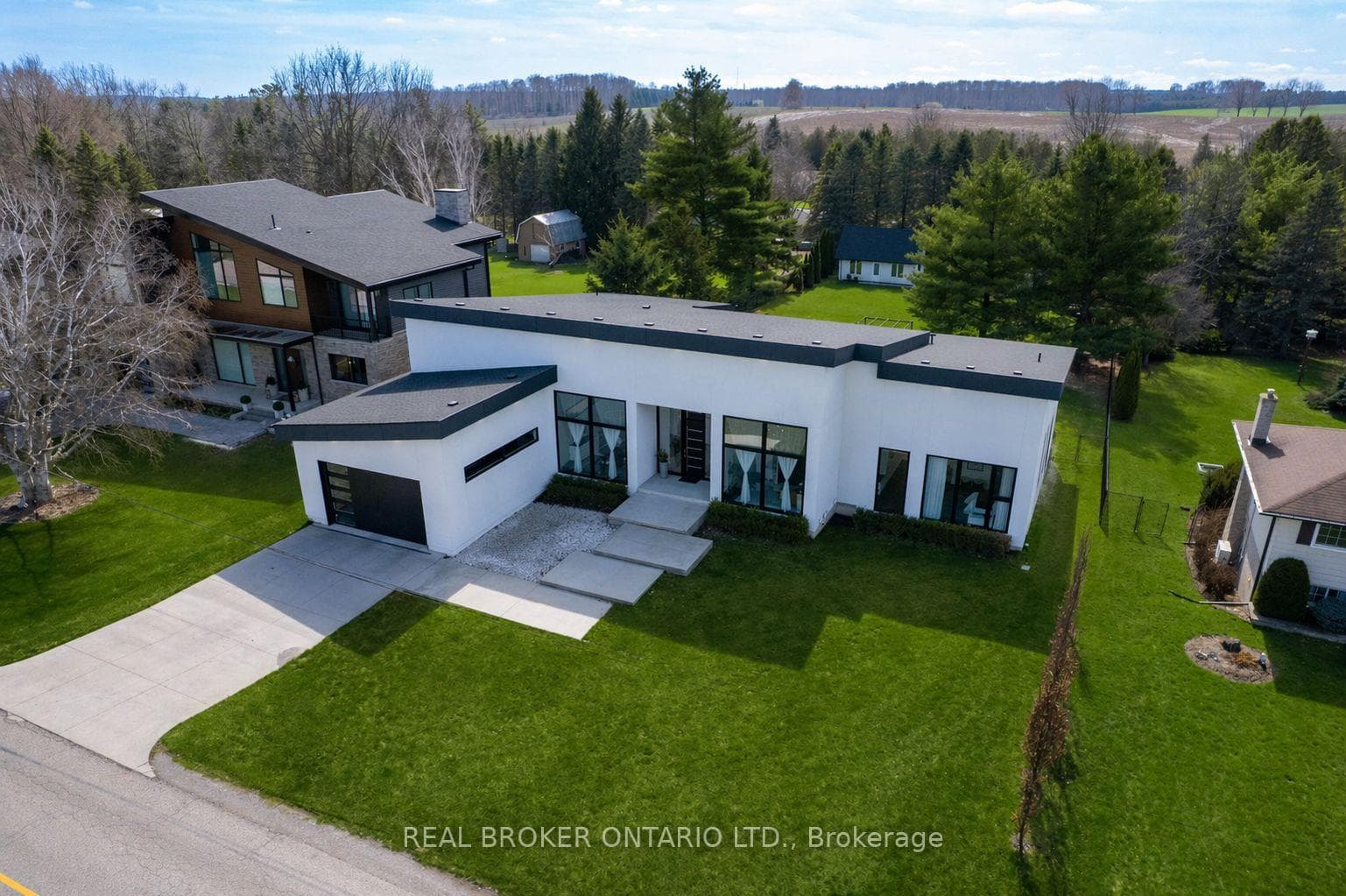 1448 MANNHEIM Road photo 3