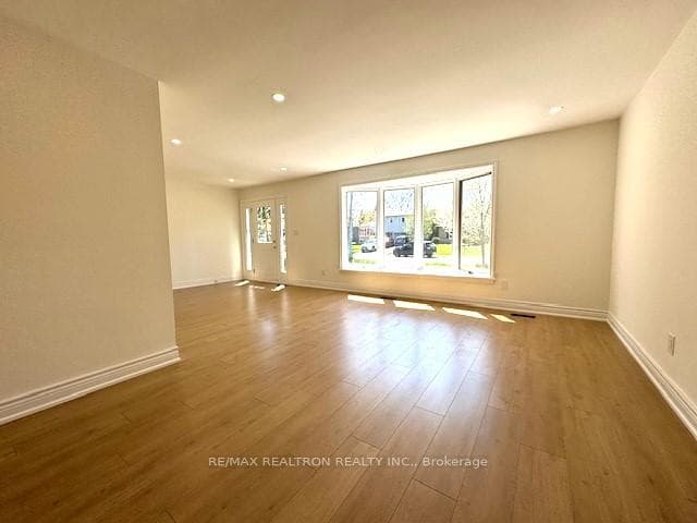 8 Devins Drive photo 8