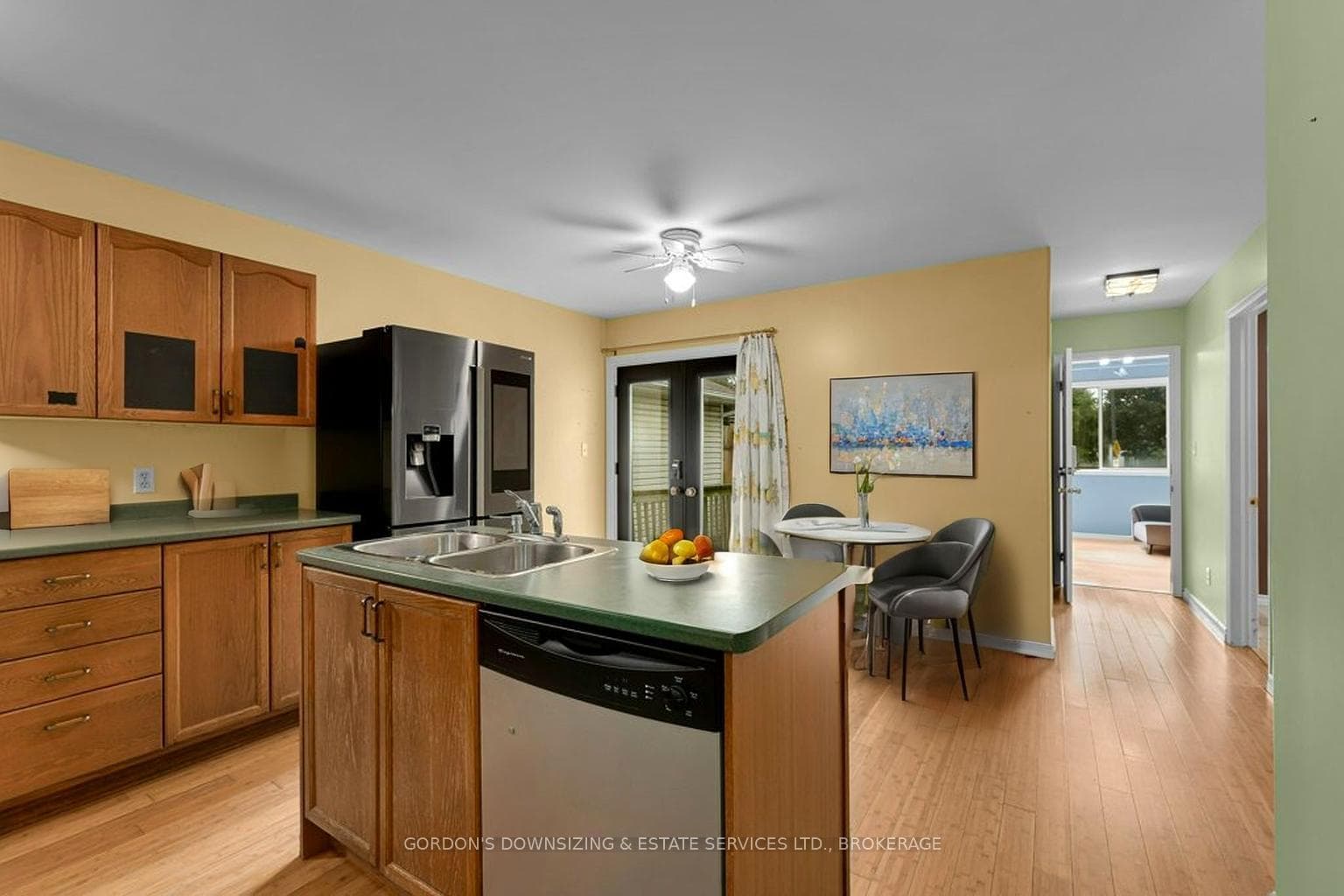464 Freeman Crescent photo 8