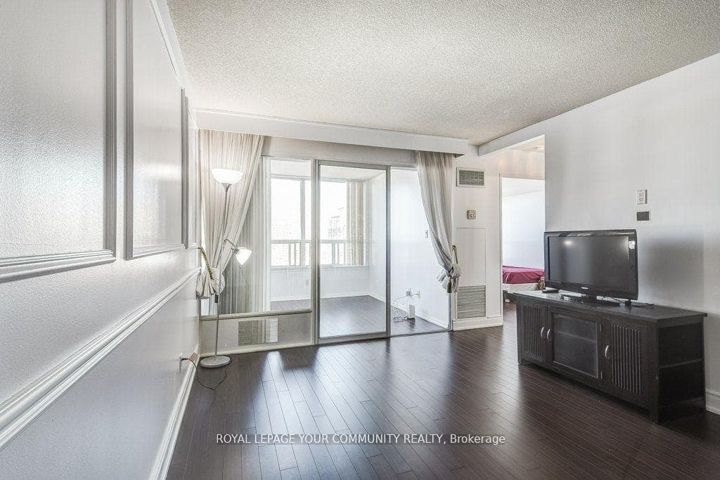 88 Corporate Drive Unit 1817 photo 15
