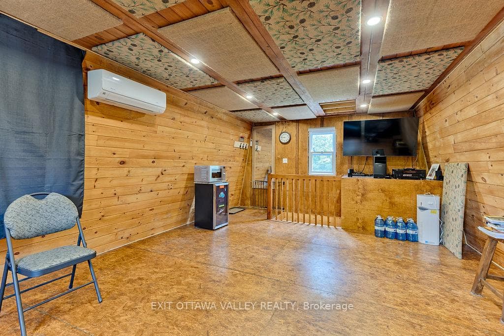314 Carla Street photo 35