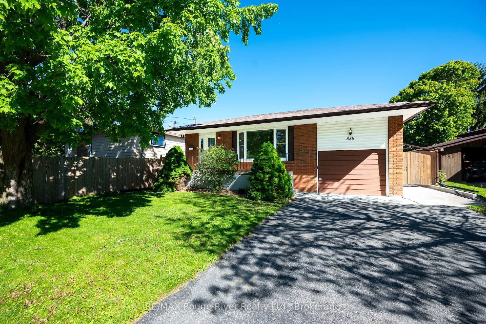 538 Willow Crescent photo 2
