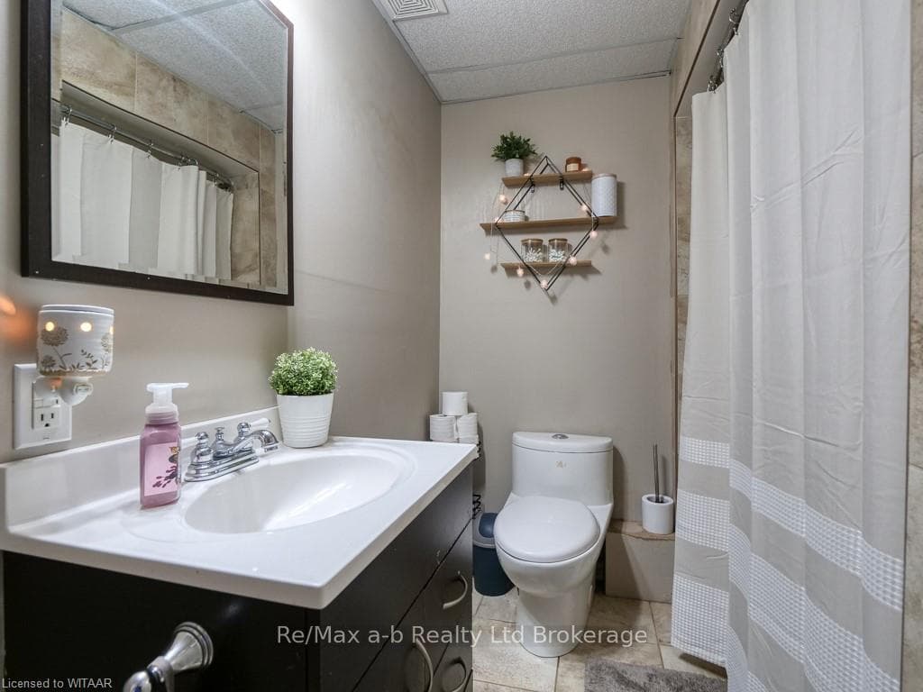 28 JAMES Street photo 23