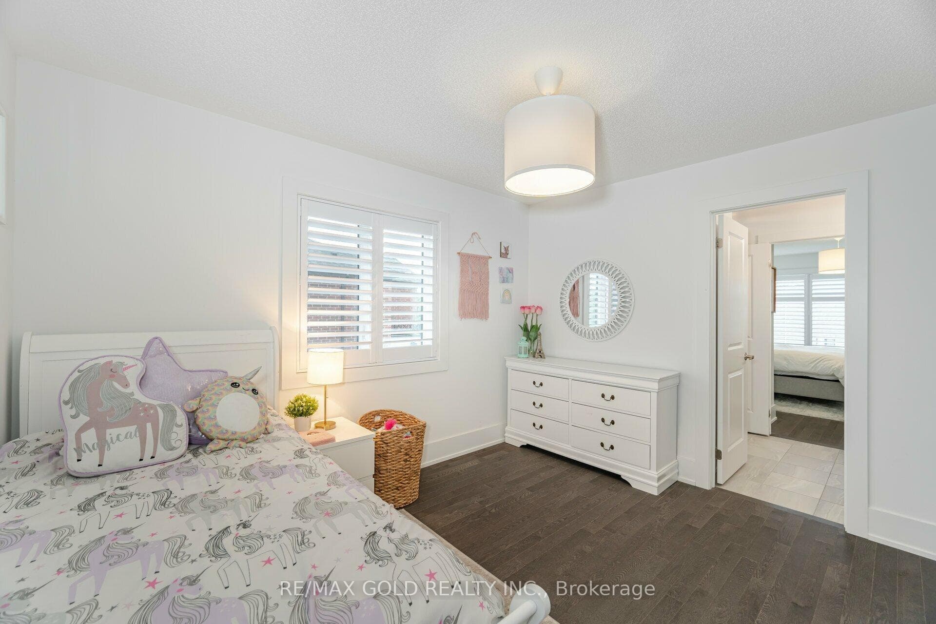 39 Emerald Street photo 30