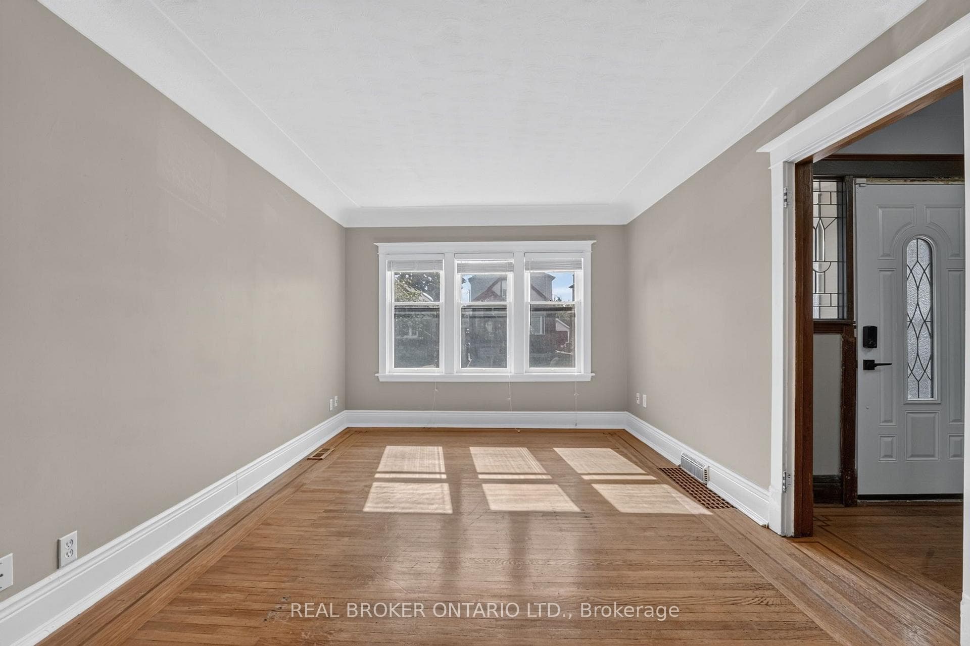 72 Houghton Avenue photo 7