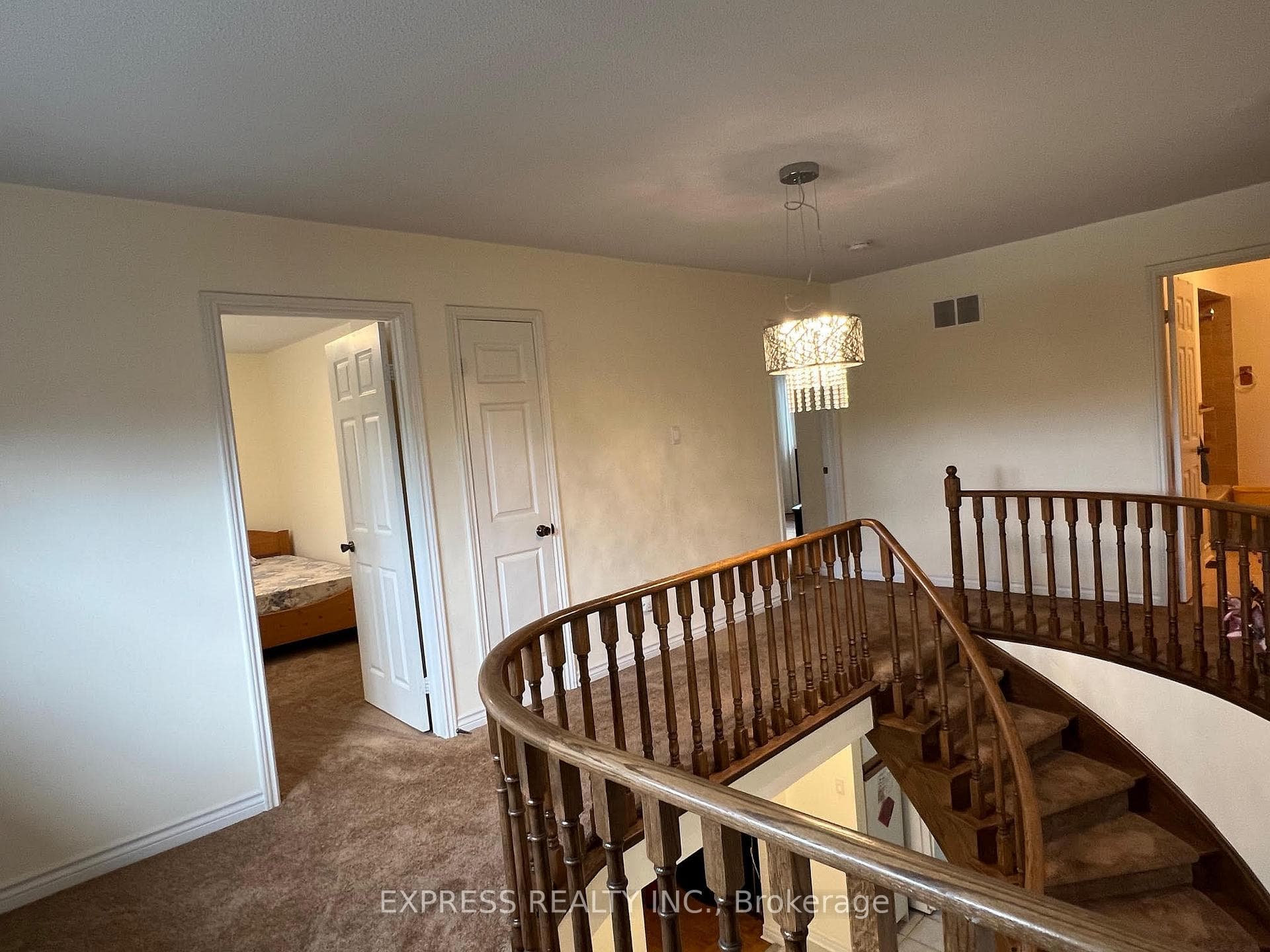 16 Hanover Court photo 10