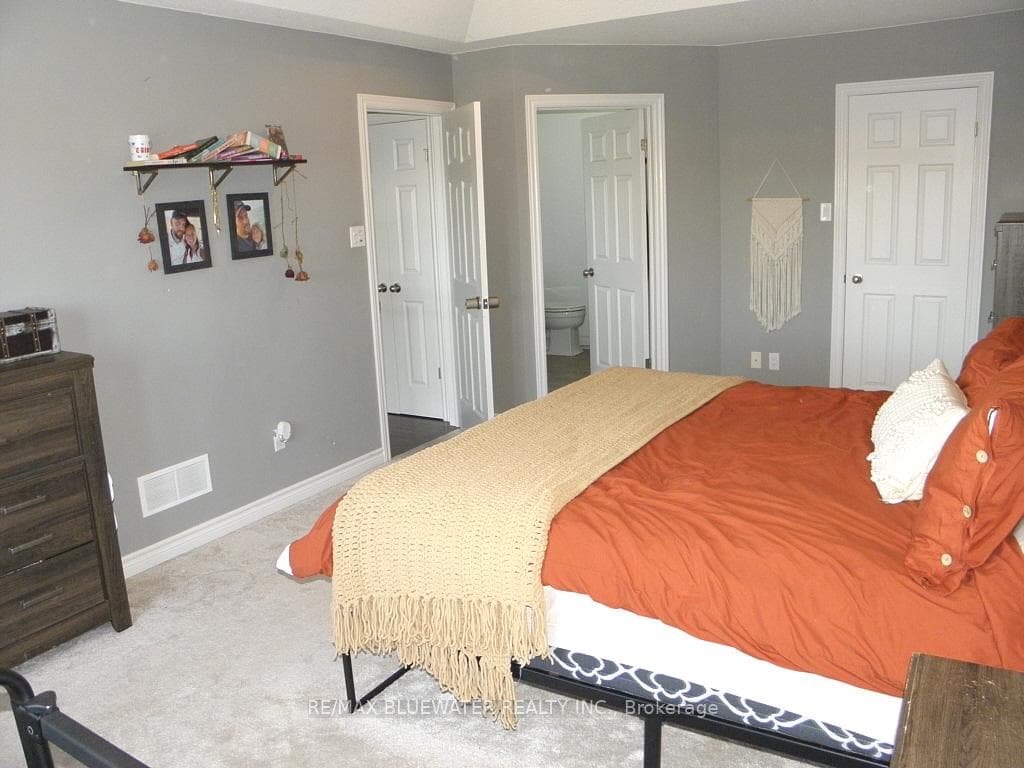 95 Deborah Drive photo 19